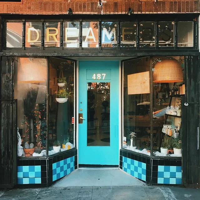 Last chance to get your holiday brow on! I&rsquo;ll be at @dreamerssf till 6:00 tonight. Swing by if you&rsquo;re brows need a little ❤️ .
.
.
#oloorea #olooreabeauty #olooreasig #brows #featheredbrows #greenbeauty #cleanbeauty