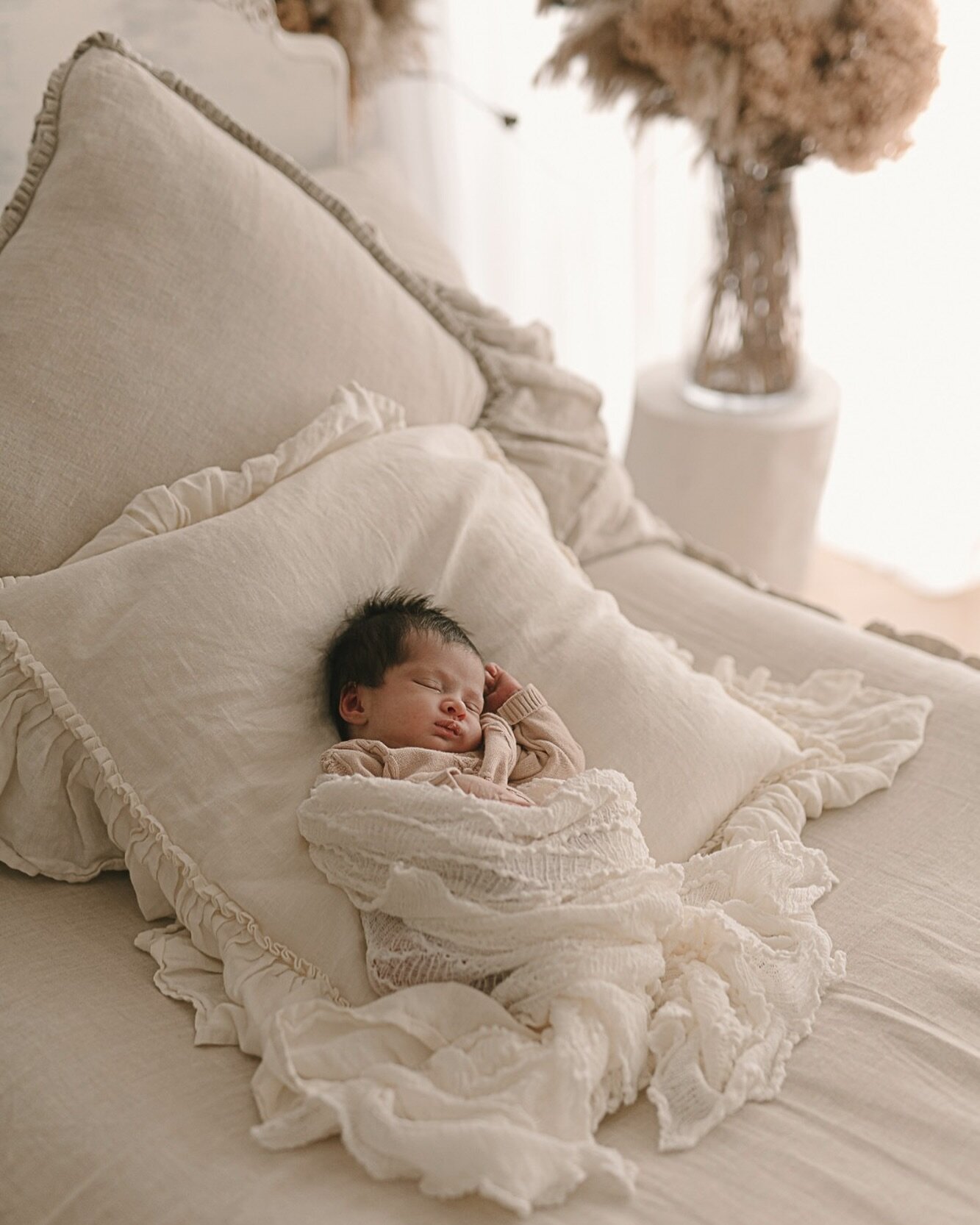 Just a beautiful sleeping bebe to start your day. 

#newbornphotographymelbourne #thefitzroys #whittlesea #southmorangphotographer #melbournenorth #melbournenorthernsuburbs