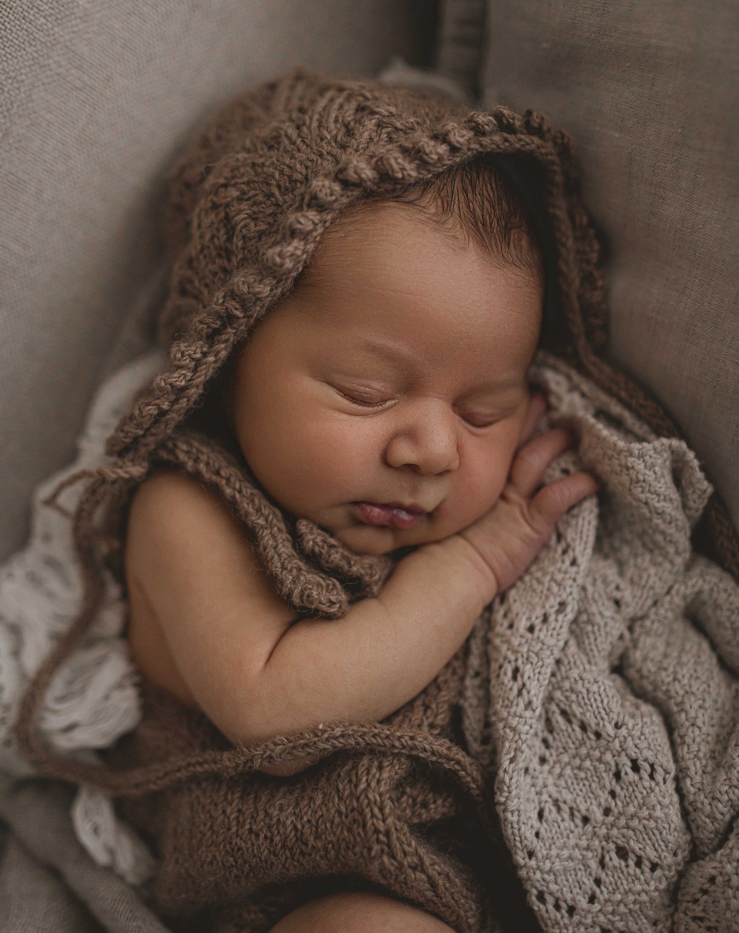 Snuggly sleepy feels &hearts;︎

Timeless Newborn Photography

Melbourne Maternity &amp; Newborn Photographer / Family Sessions / Mothers &amp; Baby Closet

📍South Morang Studio
www.thefitzroys.com

&mdash;&mdash;

#melbournenewbornphotographer 
#mel