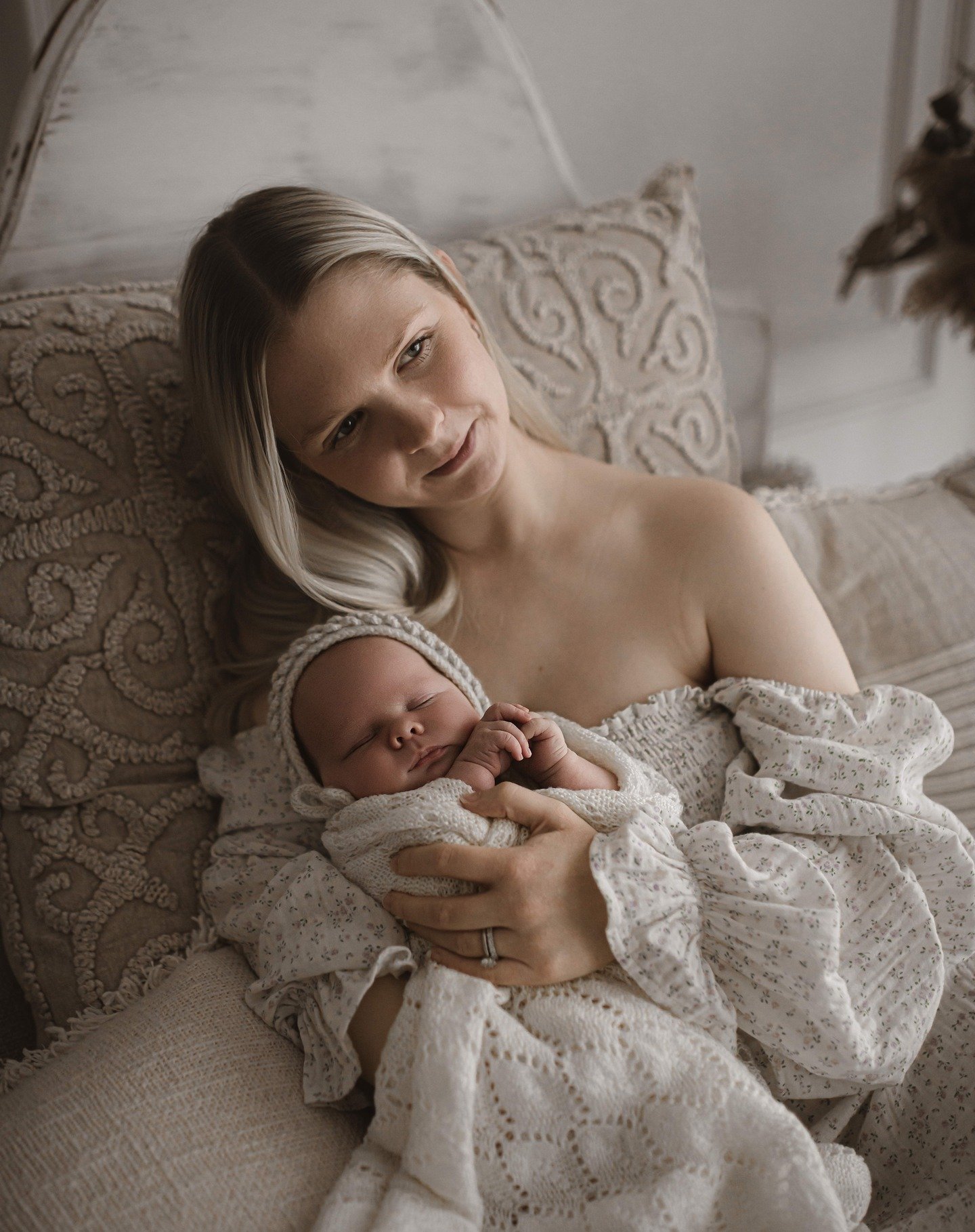 You, your baby, and the slow natural moments that unfold.
Amongst the quiet kind of magic there is no rush. No pressure. But a goal to capture what's yours and most treasured. 
&hearts;︎ 

𝐓𝐡𝐞 𝐅𝐢𝐭𝐳𝐫𝐨𝐲𝐬 𝐏𝐡𝐨𝐭𝐨𝐠𝐫𝐚𝐩𝐡𝐲 𝐢𝐬 𝐌𝐞𝐥𝐛?
