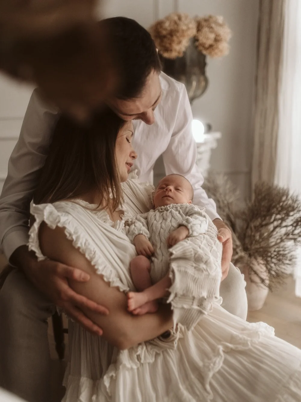 What if your newborn session was intentionally slow and calm? 
What if you didn&rsquo;t need to worry about posing because you trust photographer who gently guides you, so you feel at ease..
Would you mind if your baby spend lots of time in your arms