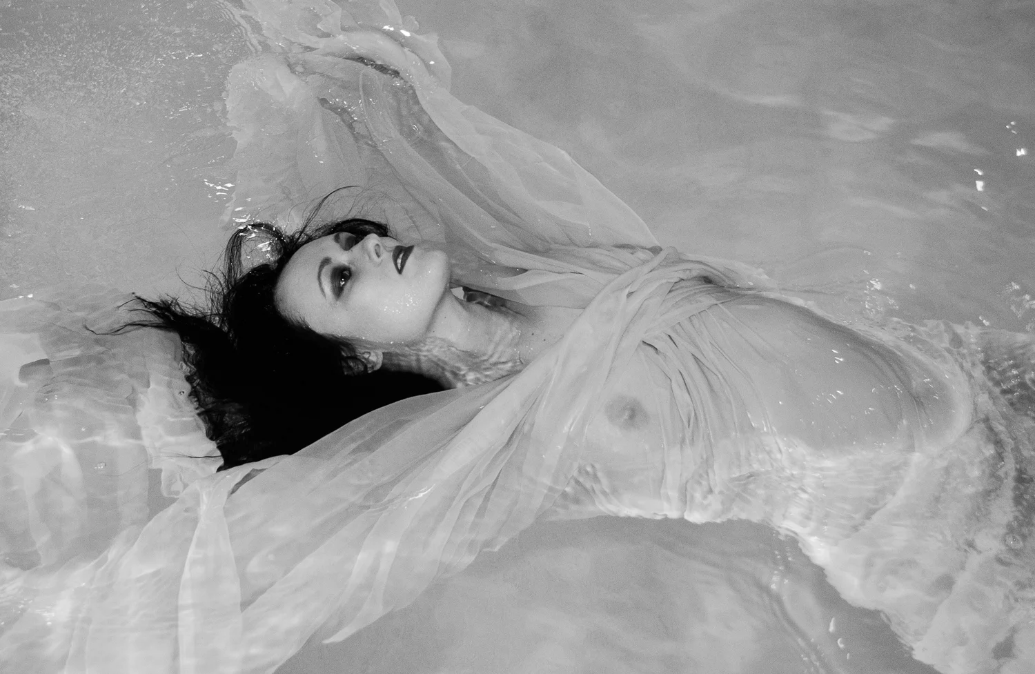 Tara_InThePool-7 copy.jpg