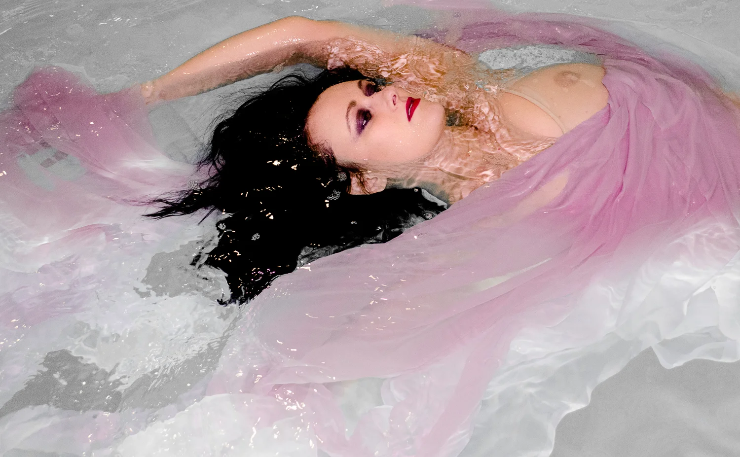 Tara_InThePool-5 copy.jpg