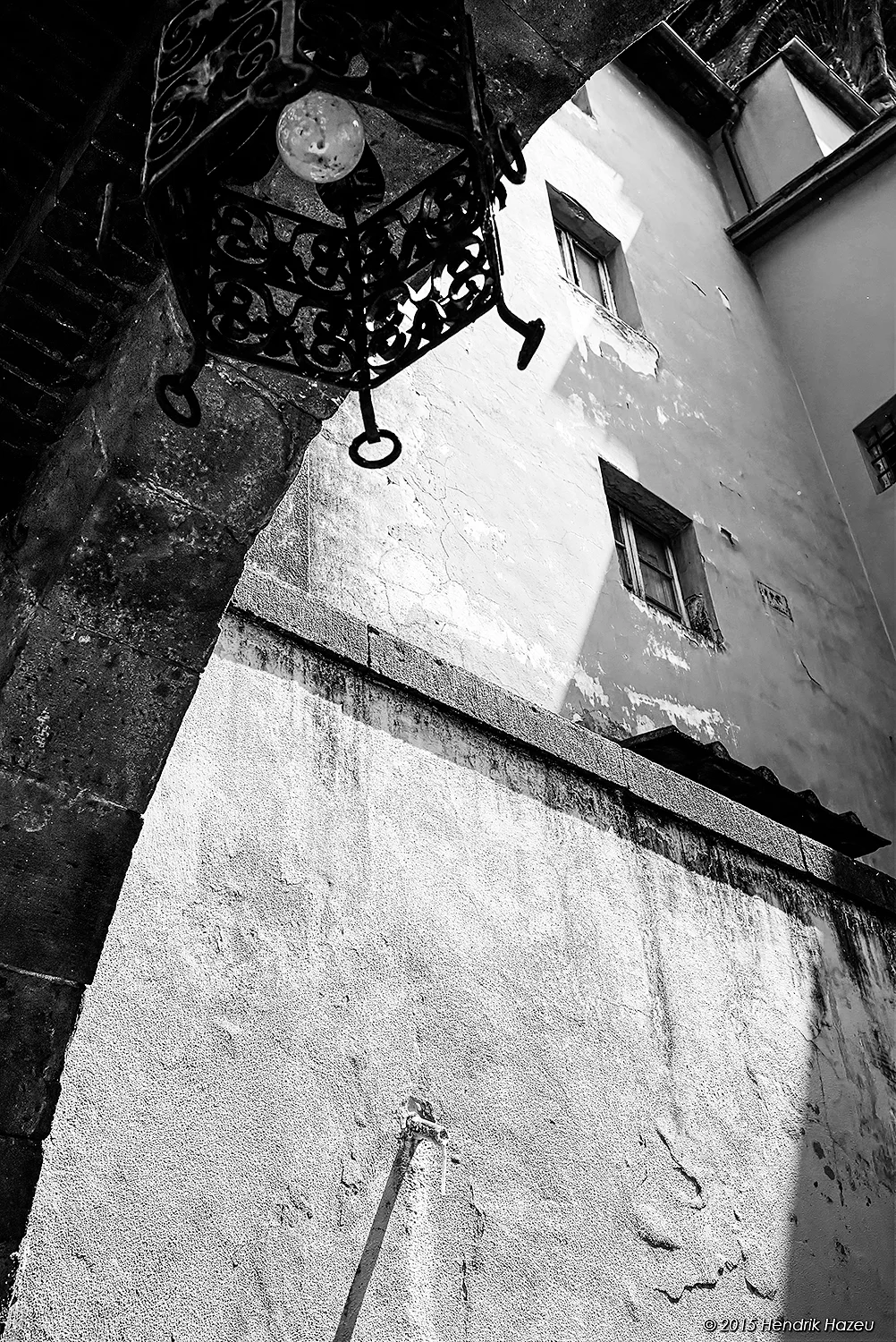 Pescia, Tuscany - View thru arch
