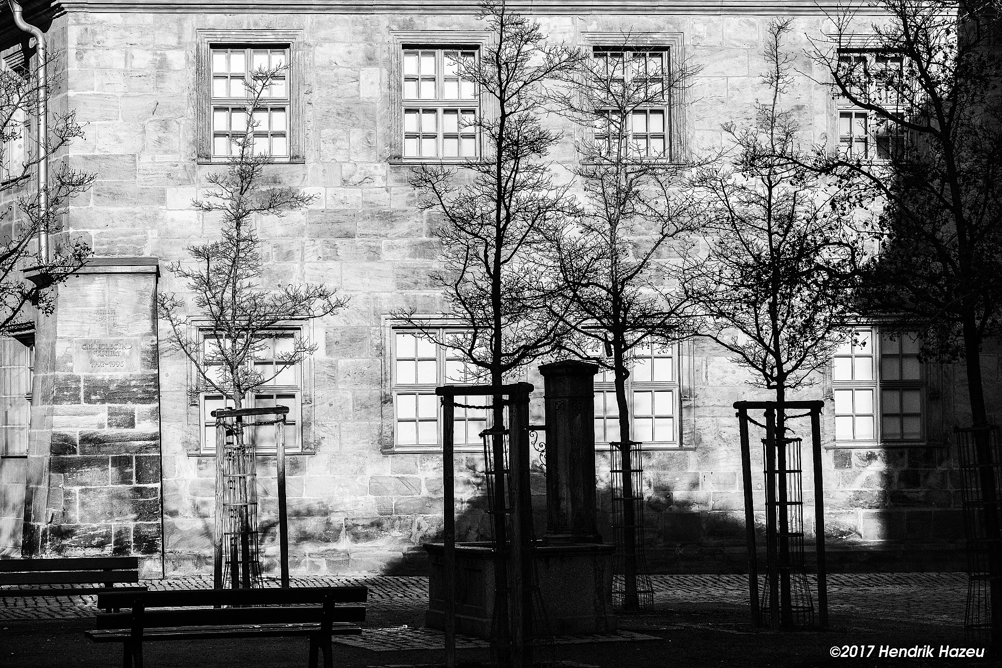 The window wall, Fuji X-T2, with XF 18-135 mm WR at 62 mm - f8 - 1/550 sec - ISO 400