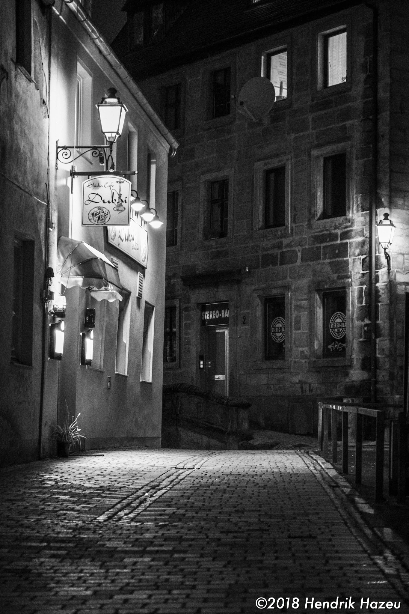 Night-time street scene, with XF 16-55mm at 55mm, hand-held @f/2.8, 1/8sec, ISO3200