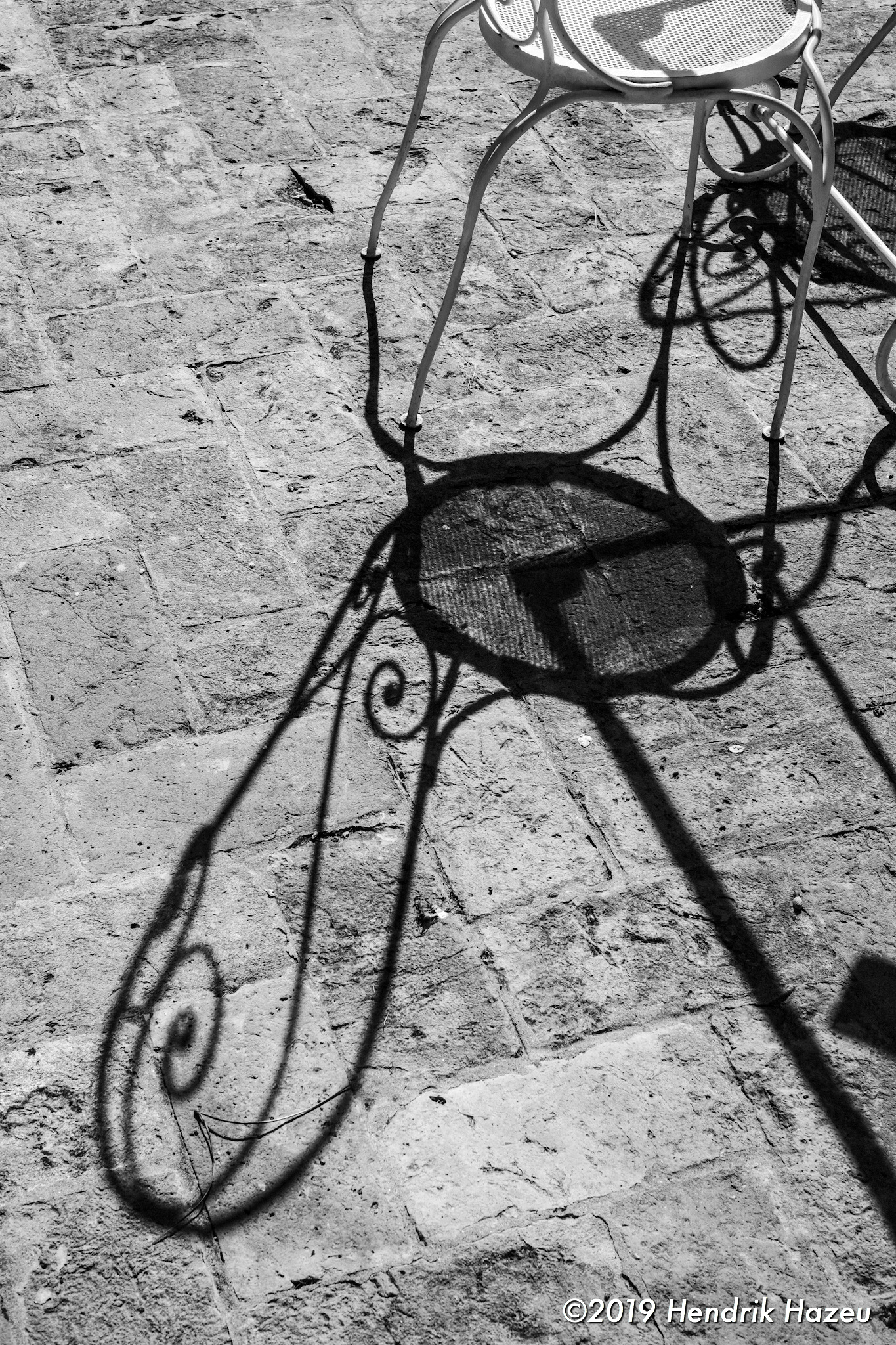 Stylish shadow details on our terrace at Cà Palazzo Malvasia: Seen with Fuji X-H1 & XF 35 mm f/1.4 @f/8