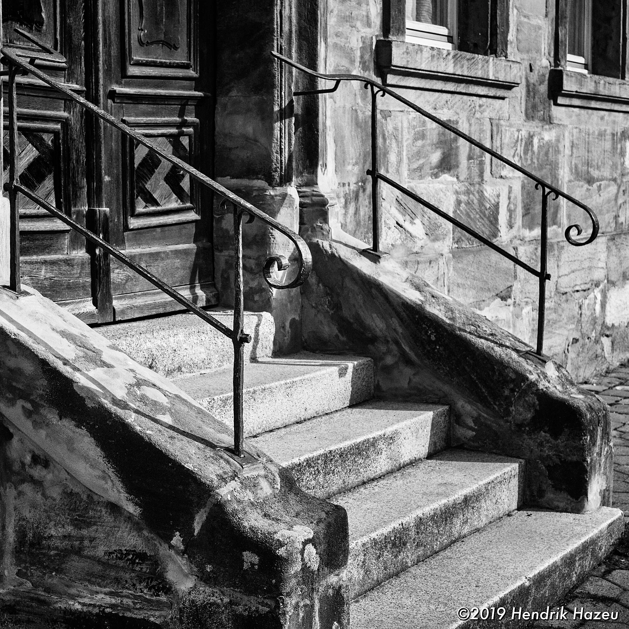Steps in a square frame, seen with my X-Pro2 with XF35mm F/2 @F/8, 1/180 sec, ISO 200