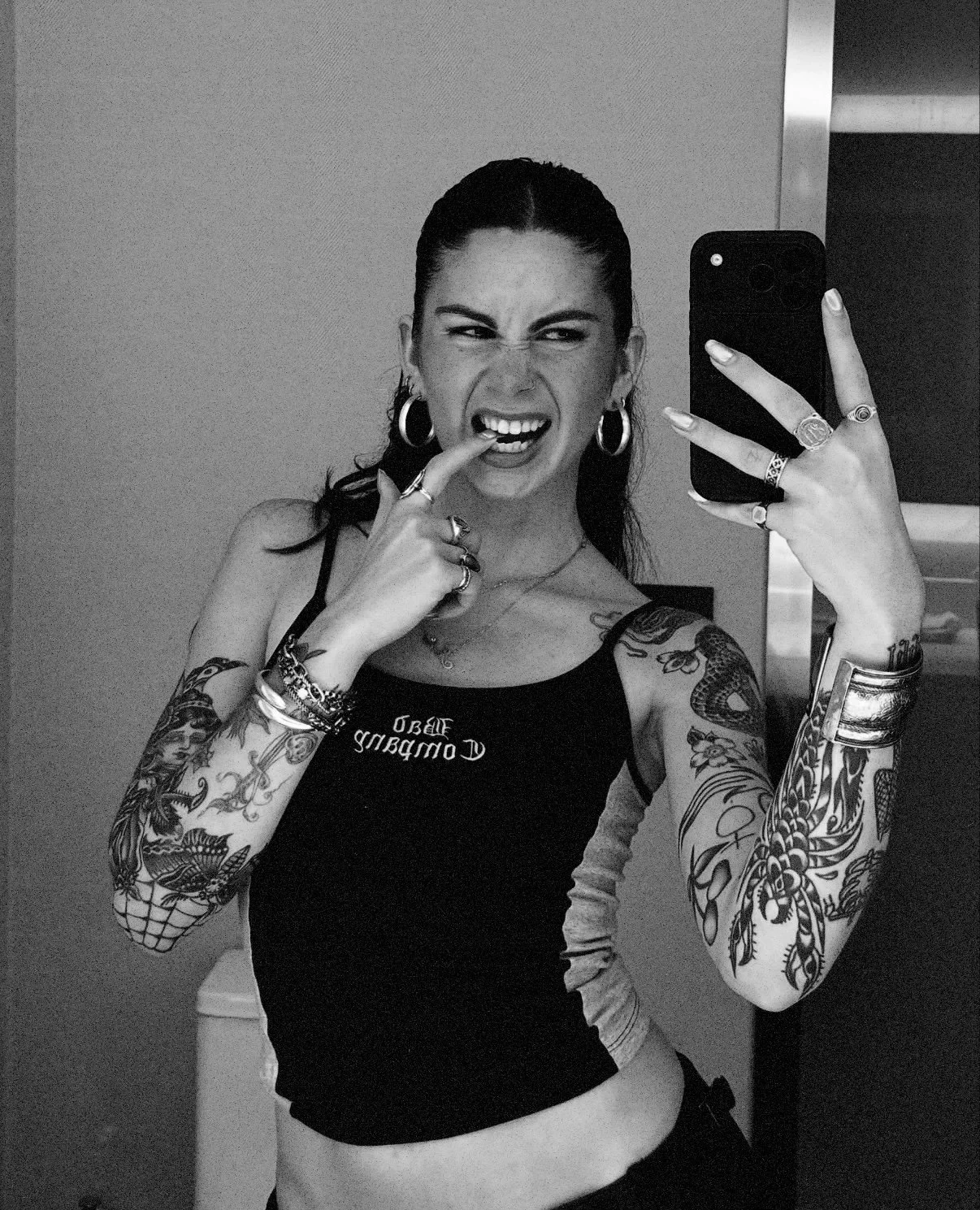 Julia┃Social Media