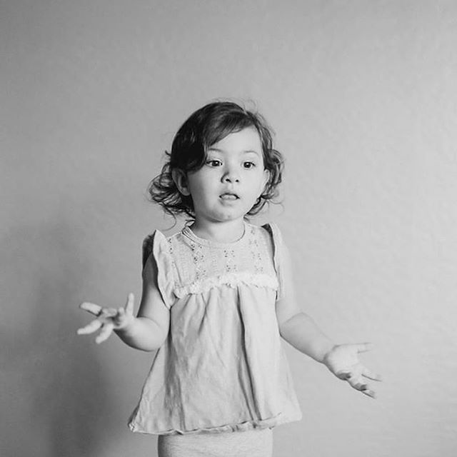 This girl! I photographed a lifestyle session a few weeks back and this toddler had me ROFL! I&rsquo;m calling it now- she&rsquo;ll be a famous #youtuber, an actress or something where she&rsquo;ll be creating the funniest of vibes! You heard it here
