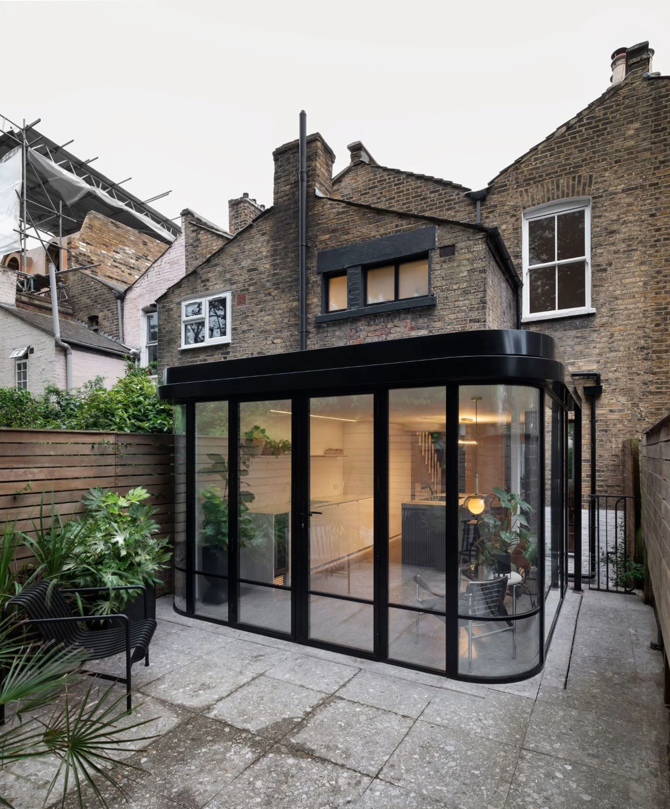 pavilion house — bureau de change