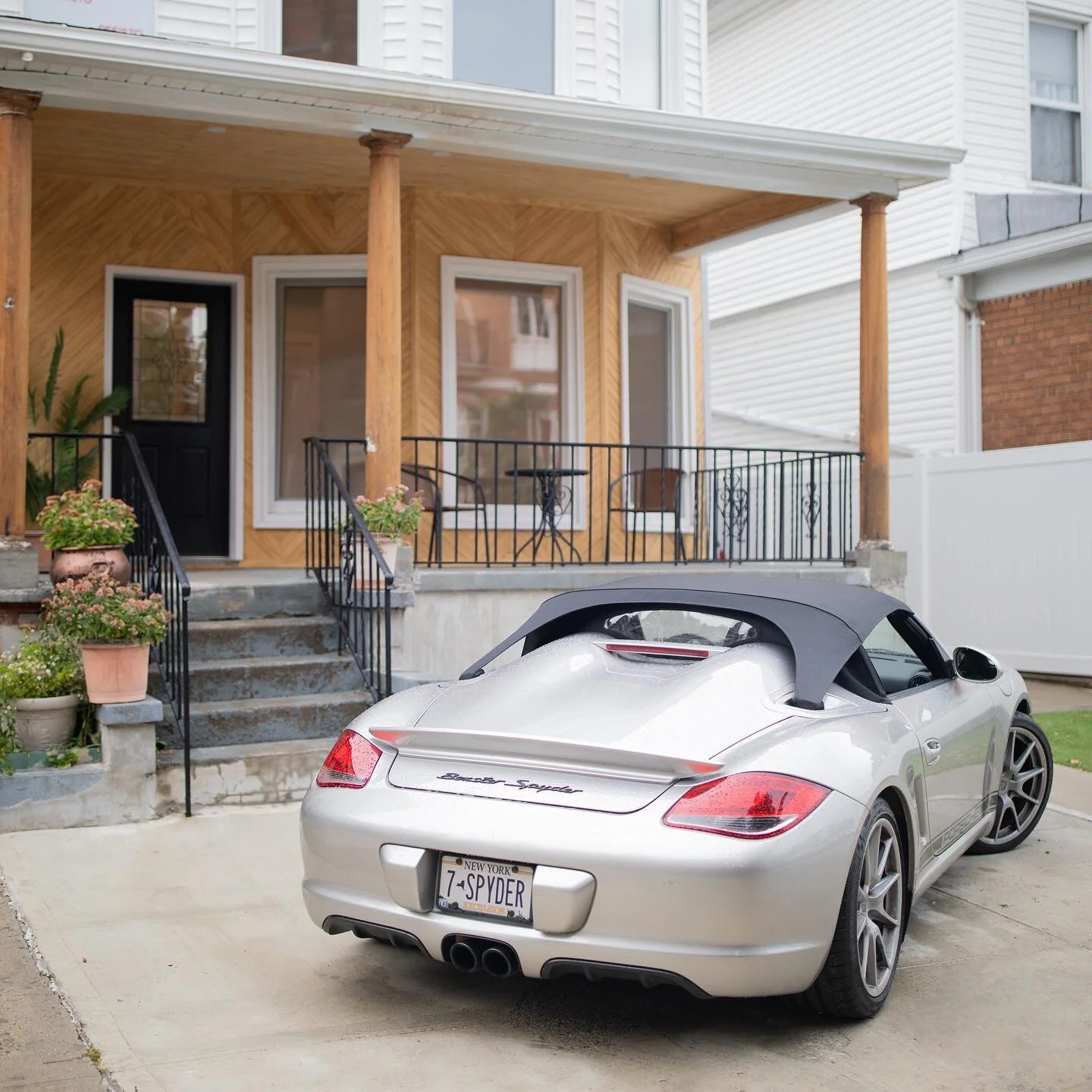 Pull up @seventy7house 🚗💨