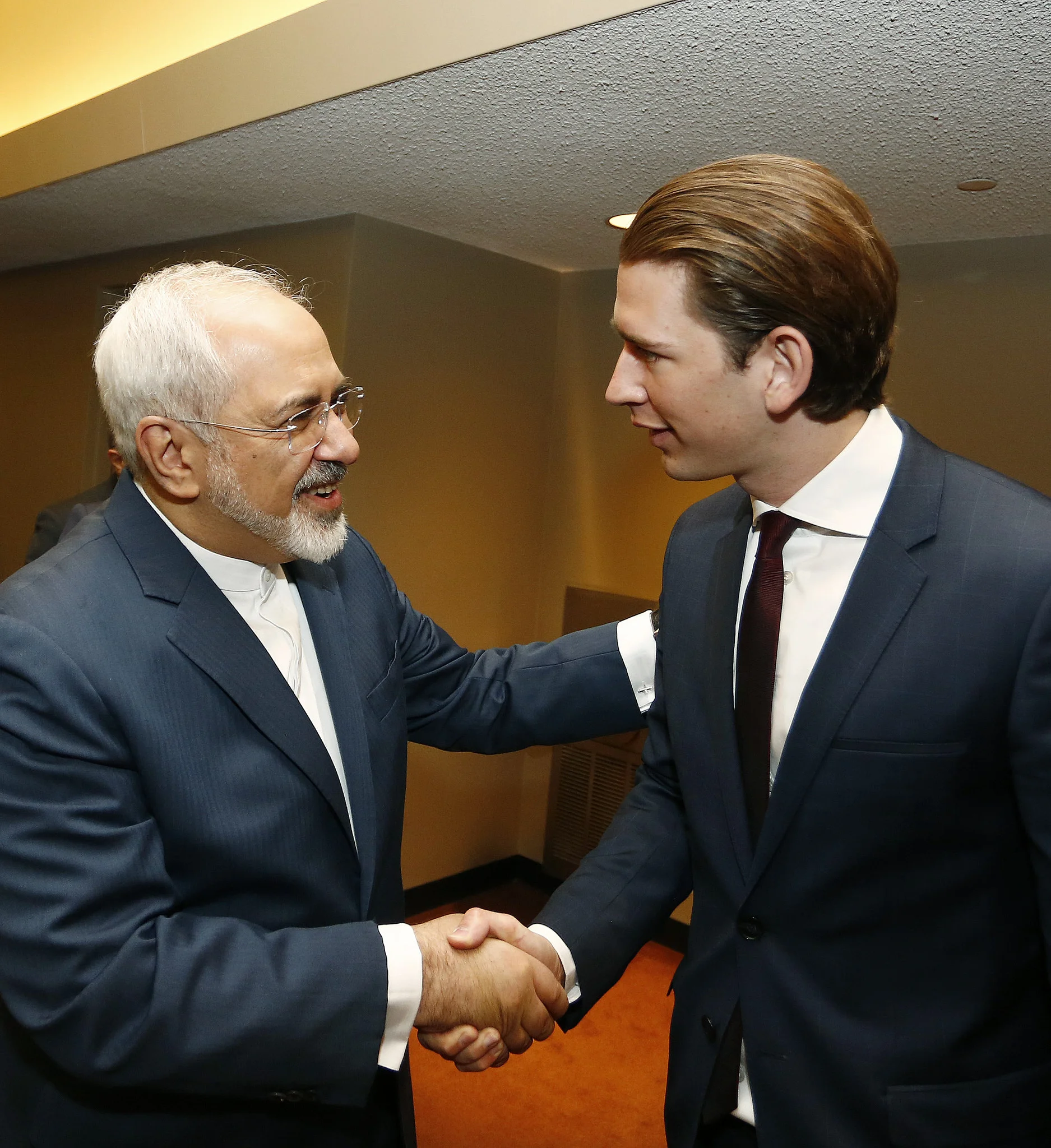 Foreign Minister Sebastian Kurz meets Mohammad Javad Zarif, the foreign minister of Iran, at the Review Conference of the Non-Proliferation Treaty (NPT) at the United Nations. Photo: Dragan Tatic.