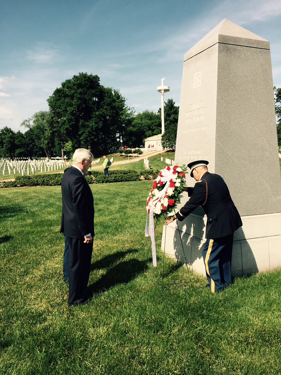 Ambassador Manz laying a wreath at the 3rd ID monument