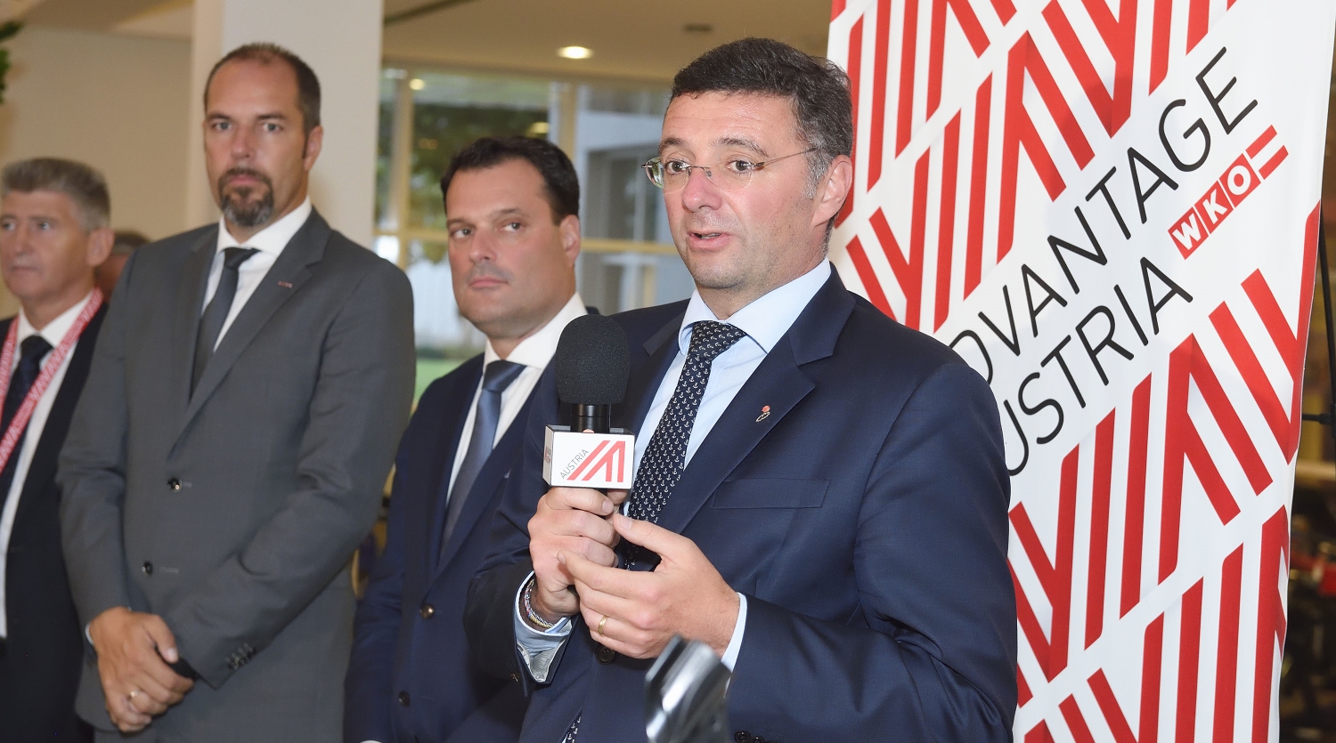 MinisterJörg Leichtfried at the welcome reception of the Austria Connect North America 2016: Left to right: Jürgen Roth, Vice President WKO, Michael Friedl Advantage Austria NY, MinisterJörg Leichtfried. Photo: BMVIT / Johannes Zinner