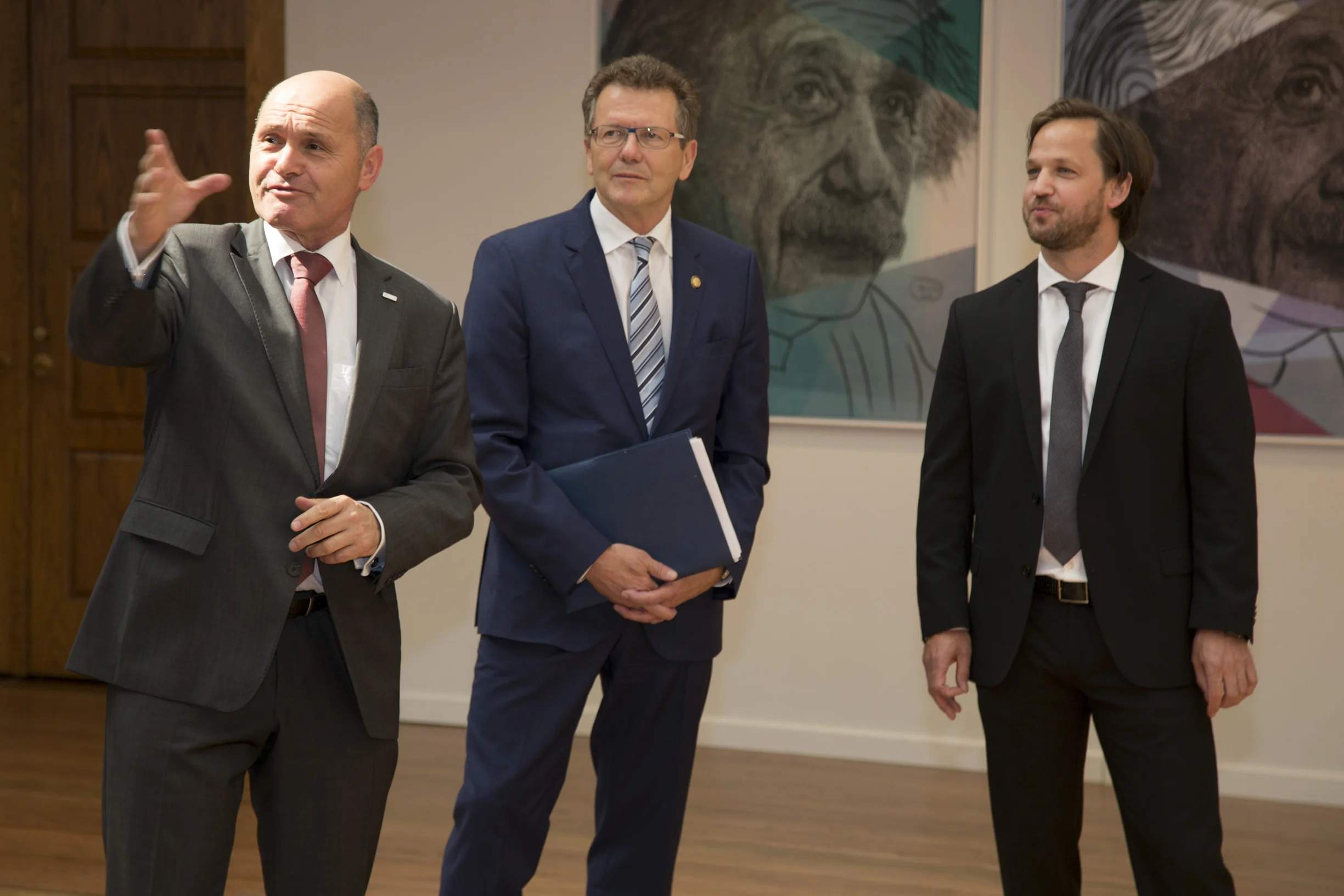  From left: Federal Minister Wolfgang Sobotka, Ambassador Wolfgang Waldner, Christoph Palaschke.  Photo: BMI/ Jürgen Makowecz 