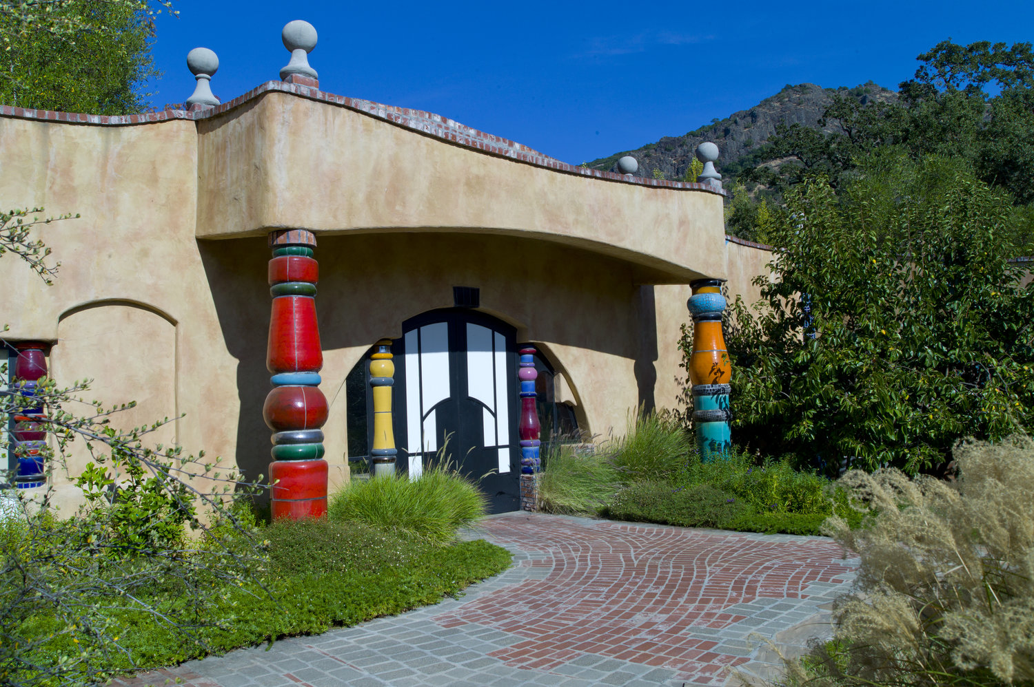 Friedensreich Hundertwasser Quixote Winery Napa, California, 1996 Photo: Wikimedia/ Mike Chung