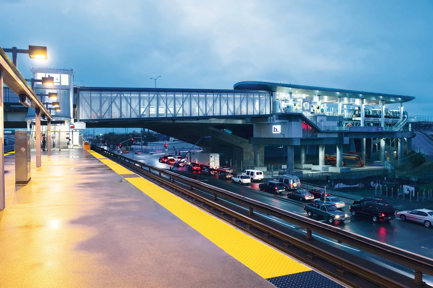 Oakland Airport Connector, Oakland, CA. Photo: Doppelmayr