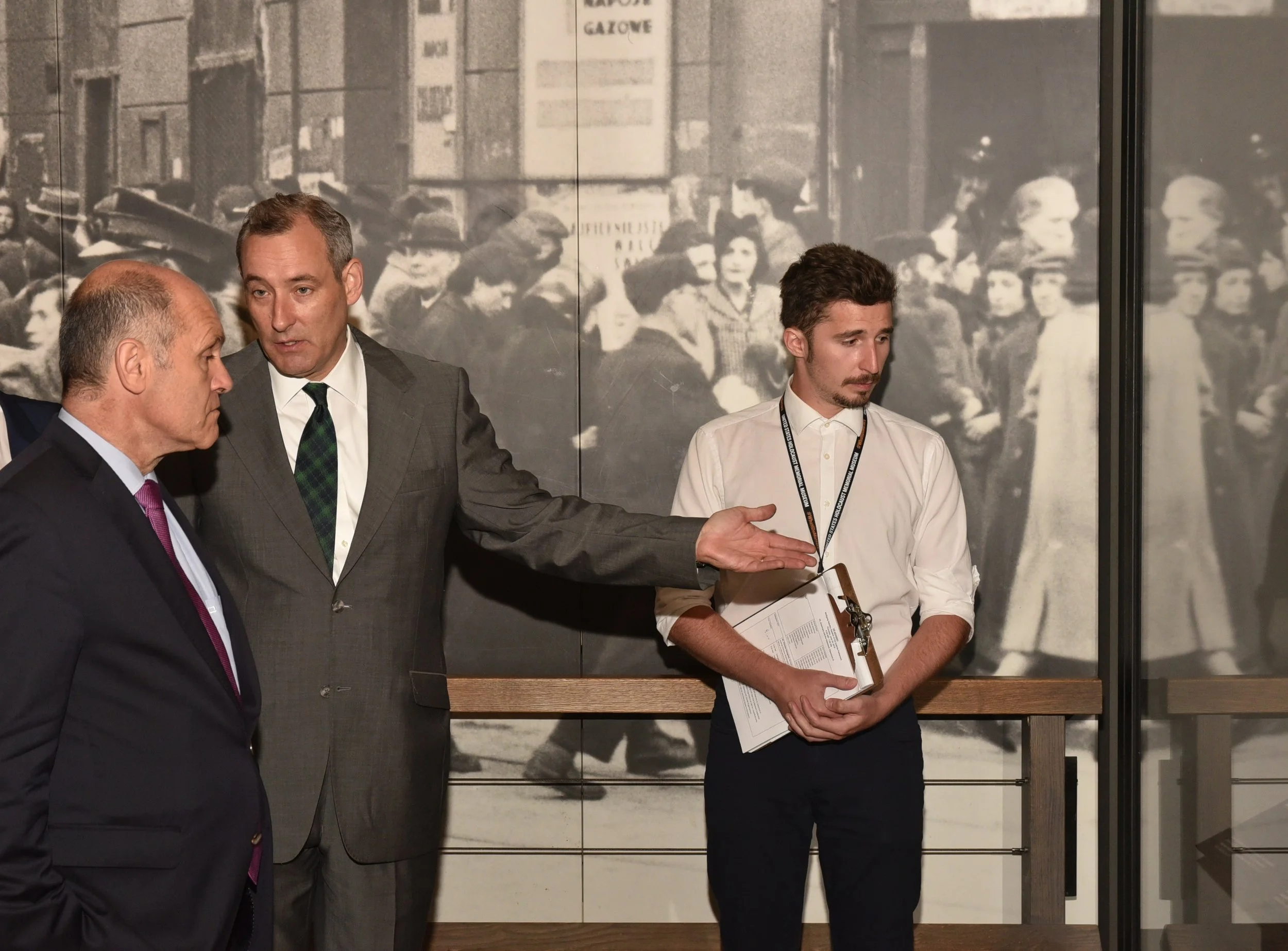 from left: Wolfgang Sobotka guided by the Austrians Anatol Steck (USHMM, Director of International Archival Programs), and Nino Perin, who currently does a Holocaust Memorial Service at the USHMM