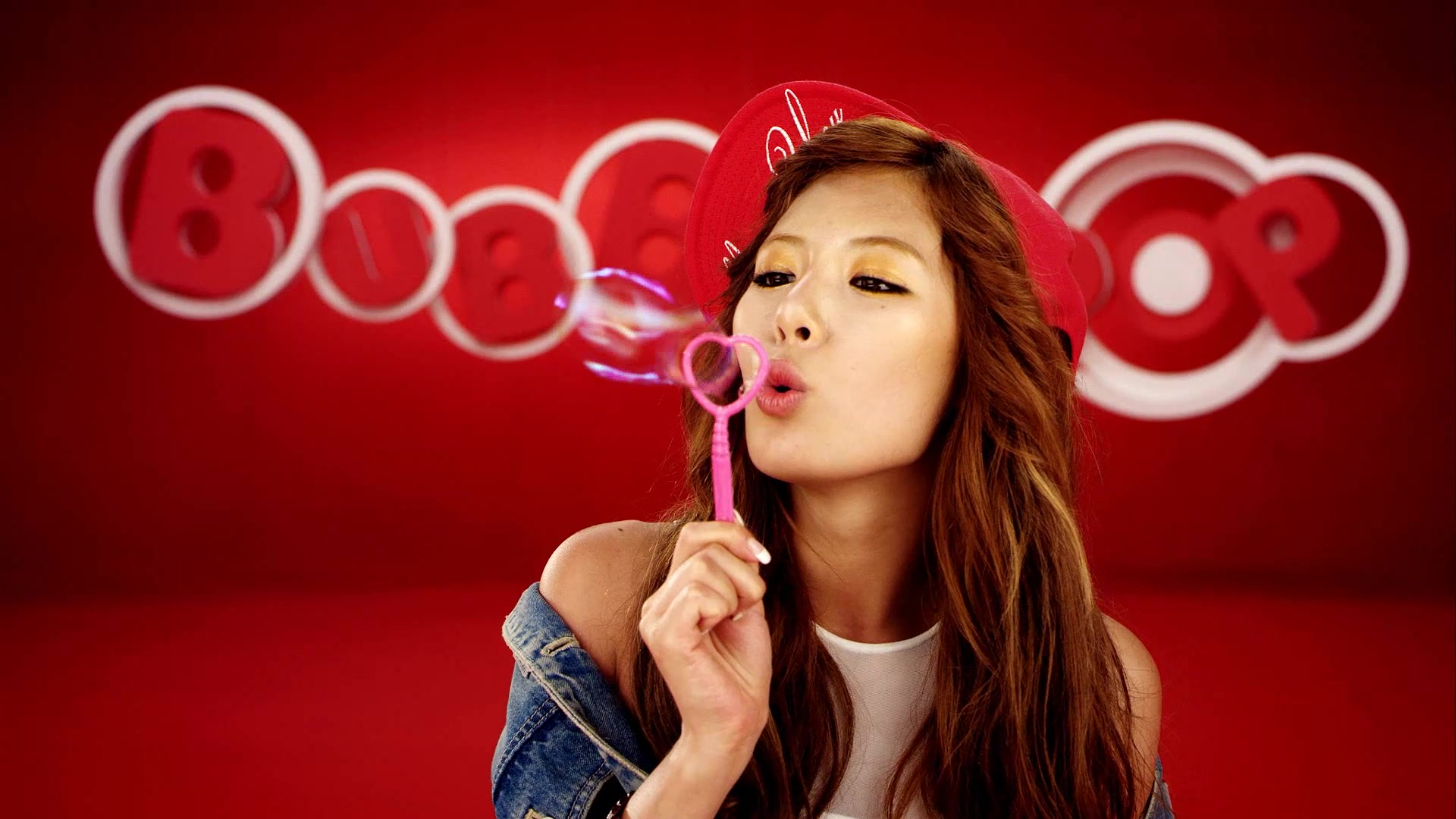 Everything Wrong With HYUNA - "Bubble Pop"