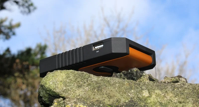 Xtorm Magma Charger Side View.jpg