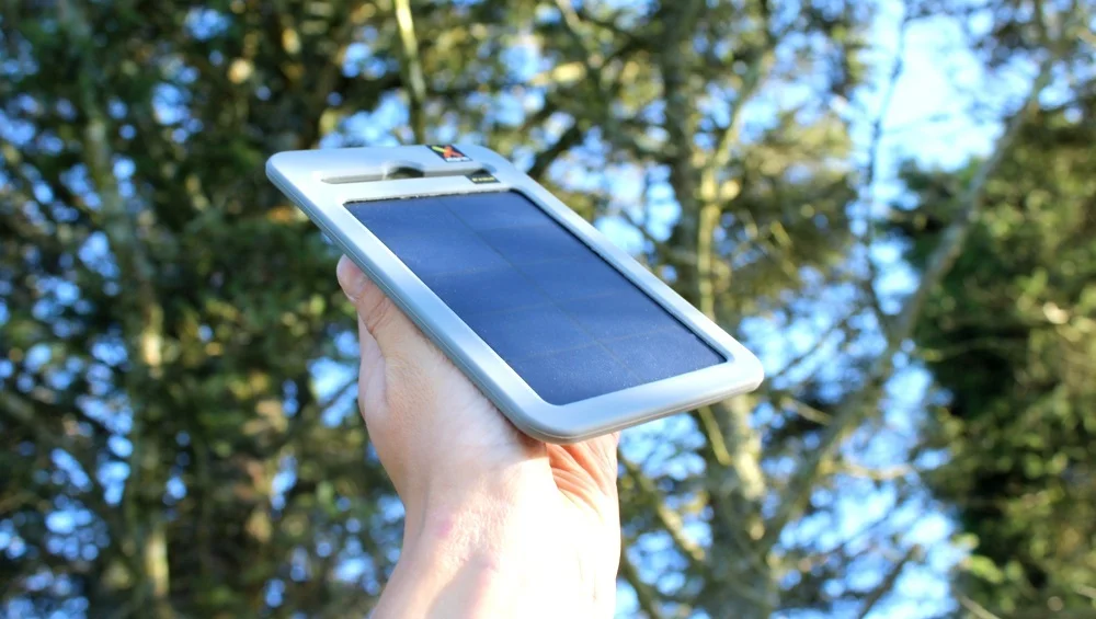 A-Solar Xtorm Yu Charger AM115 Wood Scene .jpg