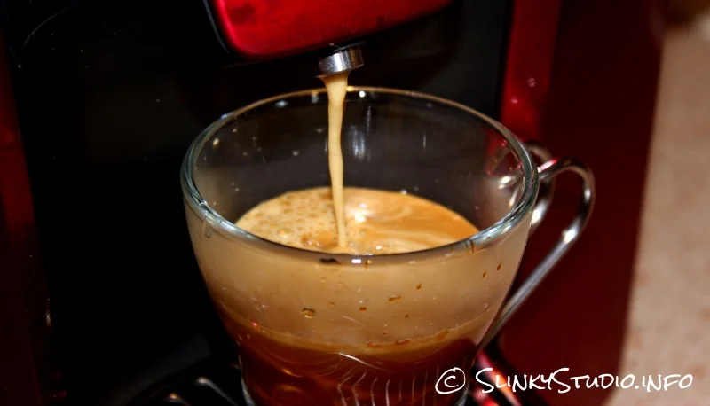 AEG Favola Cappuccino Coffee Machine Brewing.jpg