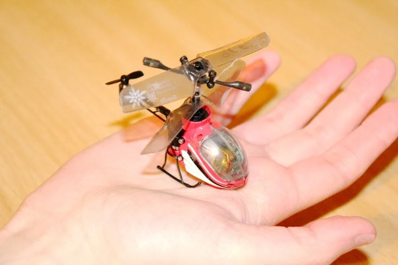 Silverlit Nano Falcon RC Helicopter Smalled In the World on palm of hand.jpg