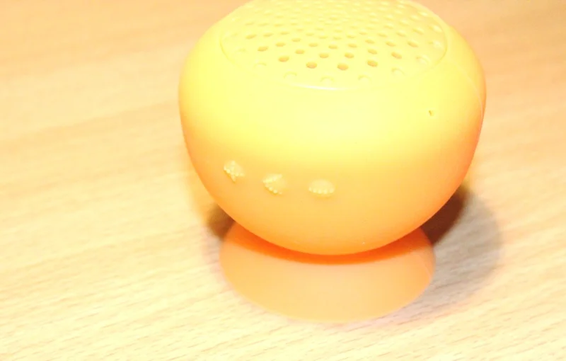 Gum Rock Wireless Bluetooth Speaker Controls.jpg