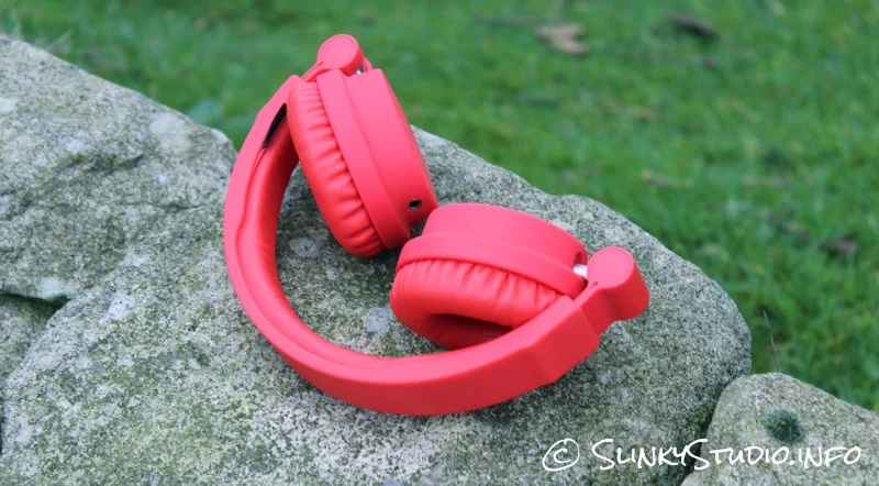 Urbanears Zinken Headphones Folded Tomato Red.jpg