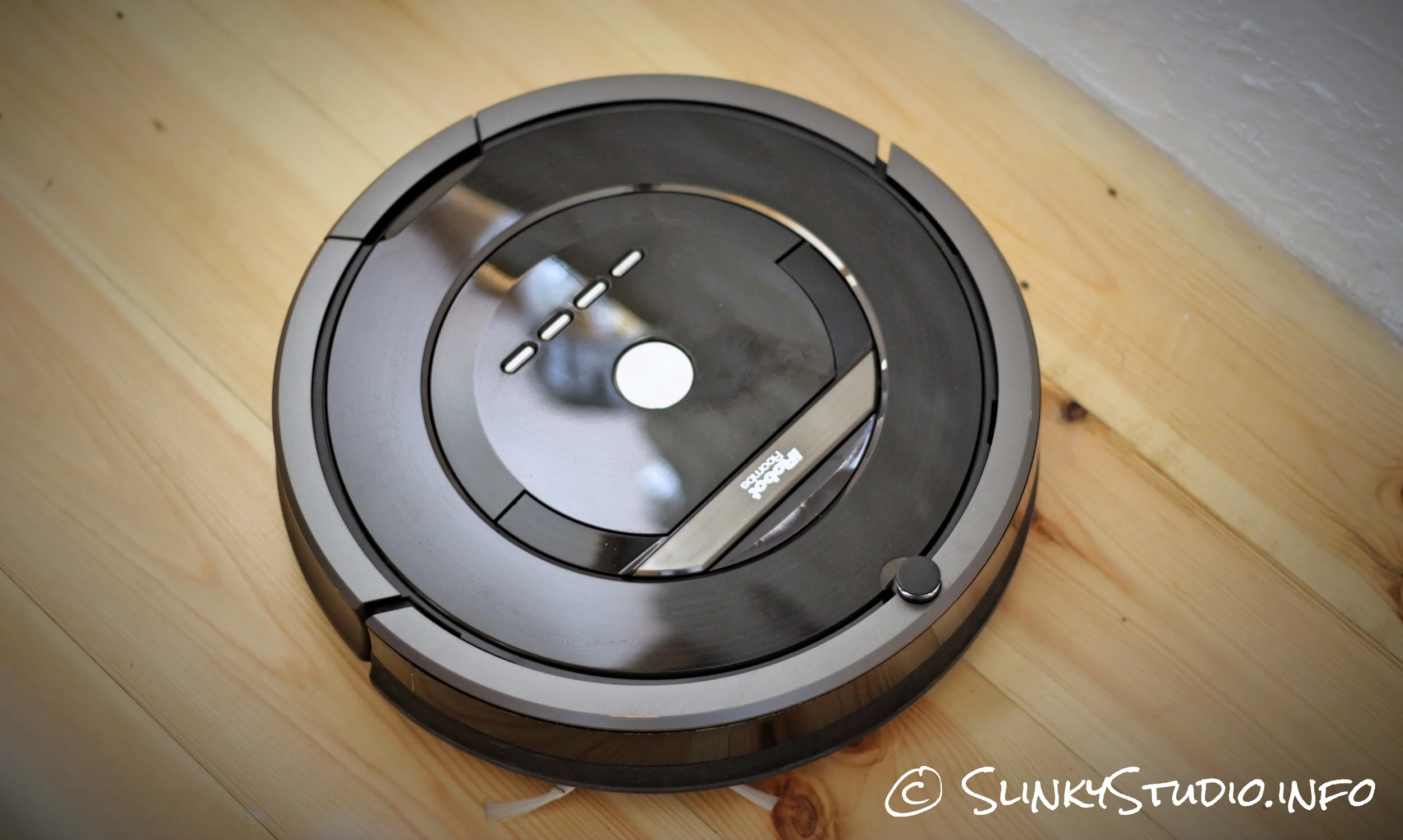 iRobot Roomba 880 Top View.jpg