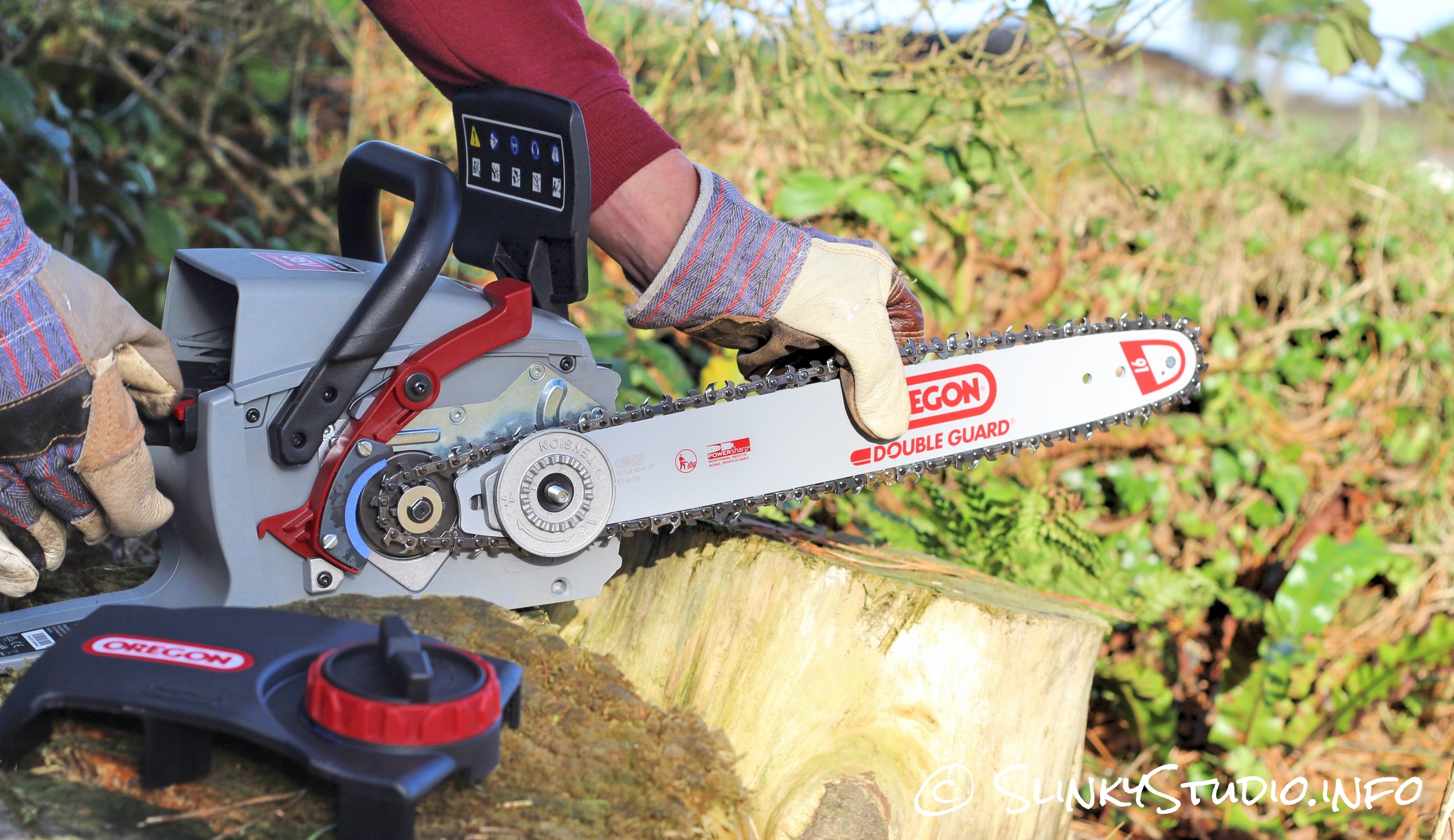 Oregon CS300 PowerNow Cordless Chainsaw Installing Chain.jpg