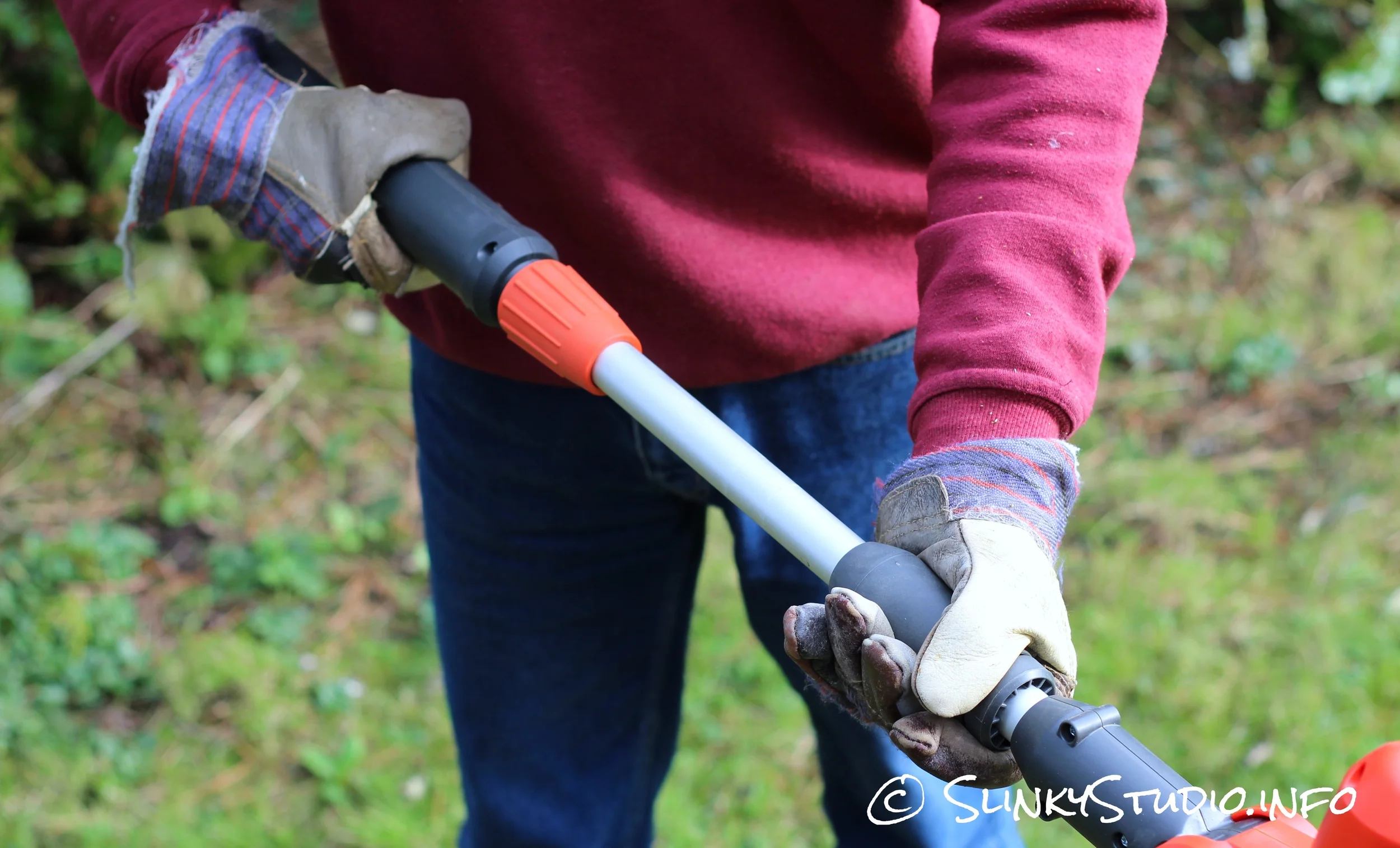 Flymo SabreCut XT Cordless Hedge Trimer Telescopic.jpg