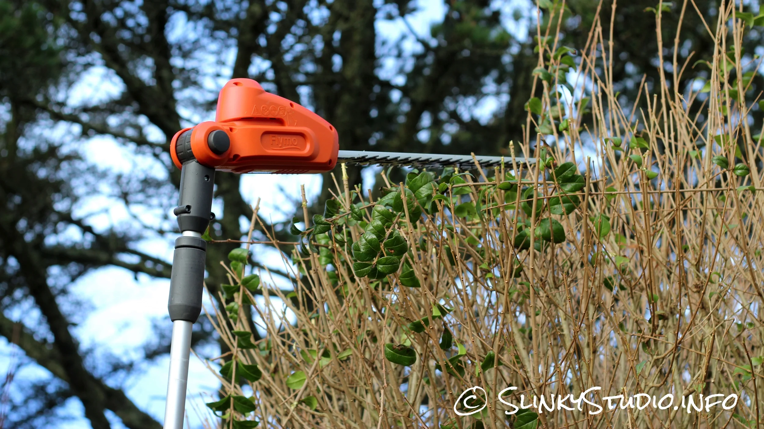 Flymo SabreCut XT Cordless Hedge Trimmer Review
