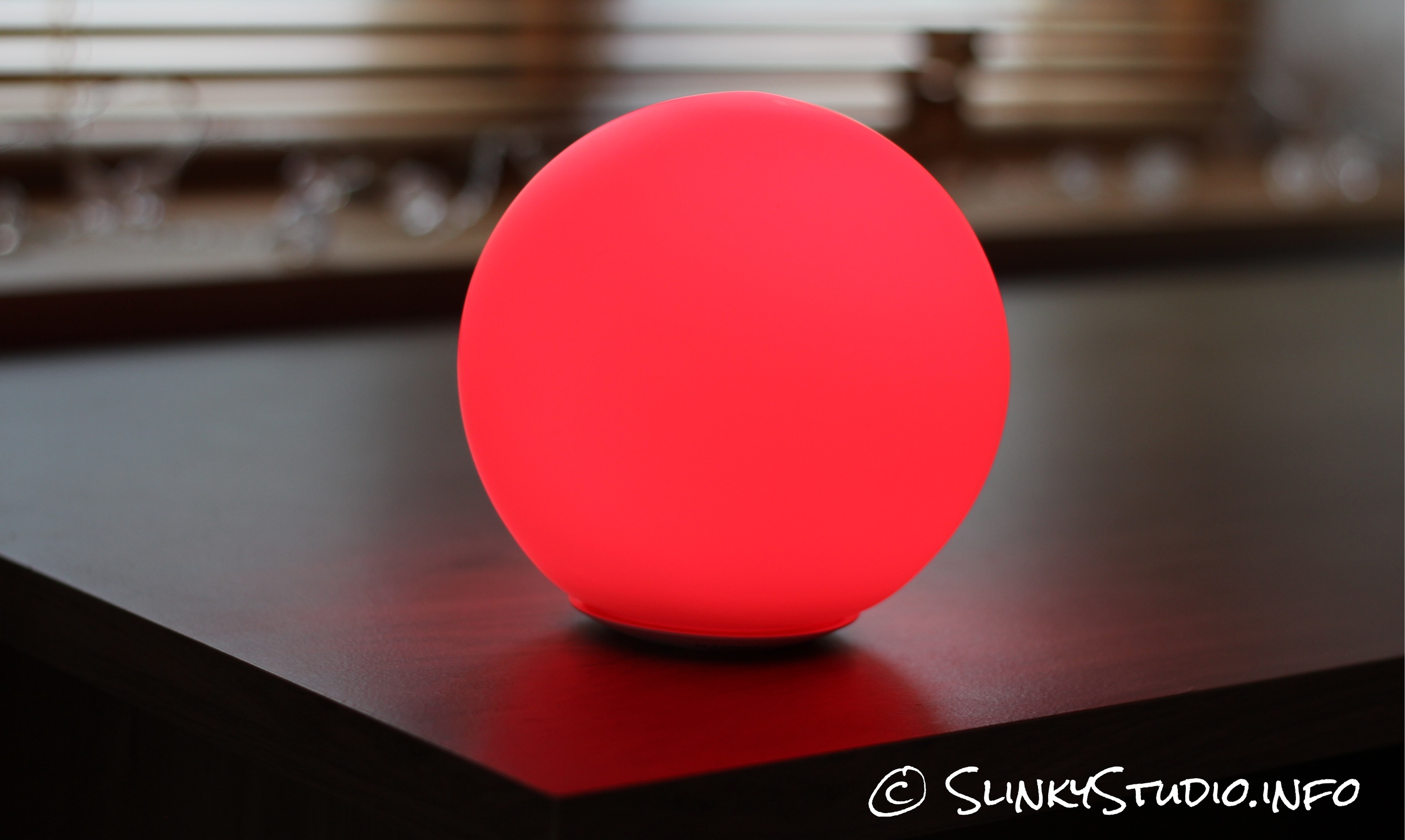 MiPow Playbulb Sphere Light Red.jpg