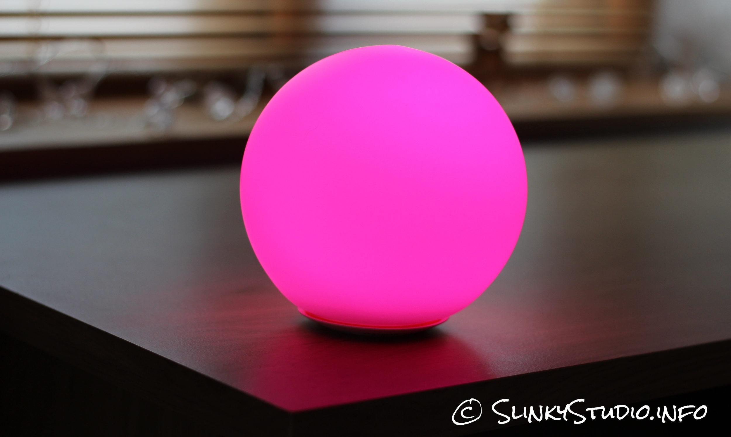 MiPow Playbulb Sphere Light Pink.jpg