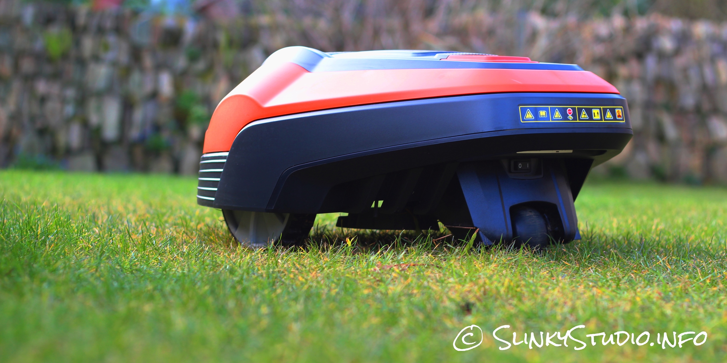 Flymo Robotic 1200R Lawnmower Low View.jpg