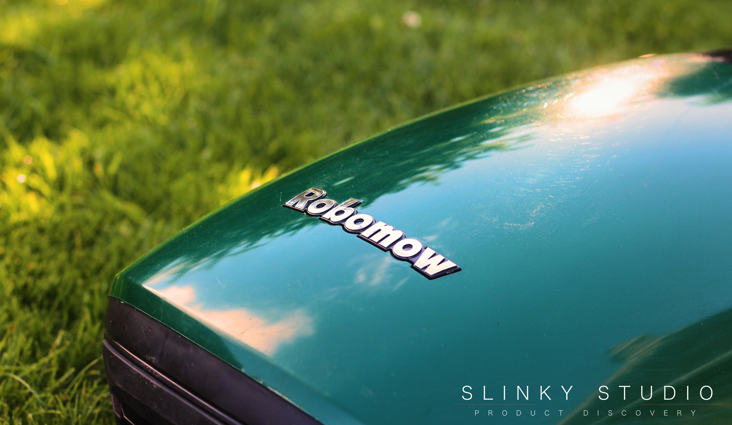 Robomow RC304 Robot Lawnmower Logo Close Up.jpg