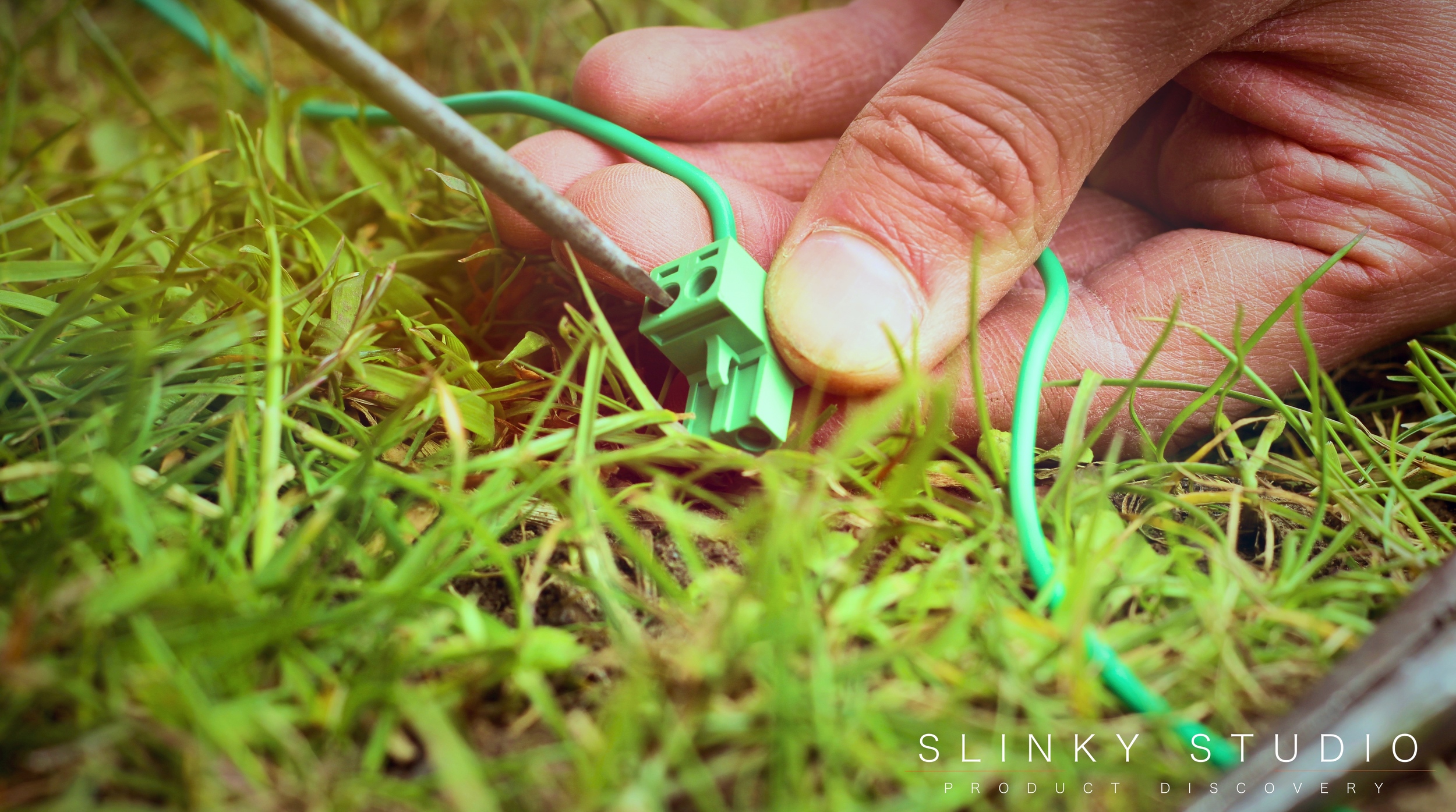 Robomow RC304 Robot Lawnmower Connecting Wire with Screwdriver.jpg