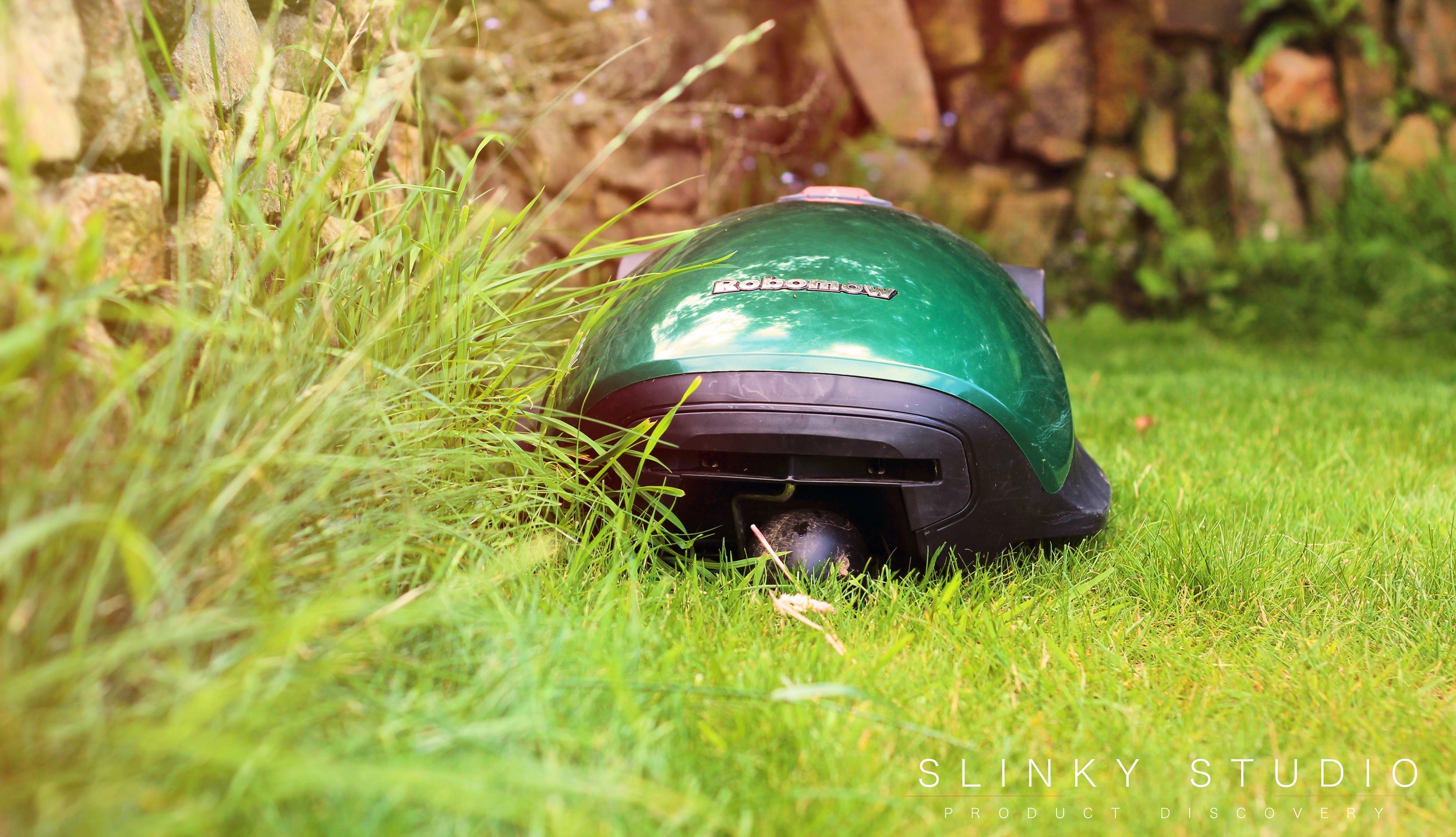 Robomow RC304 Robot Lawnmower Edge Cutting Mode.jpg