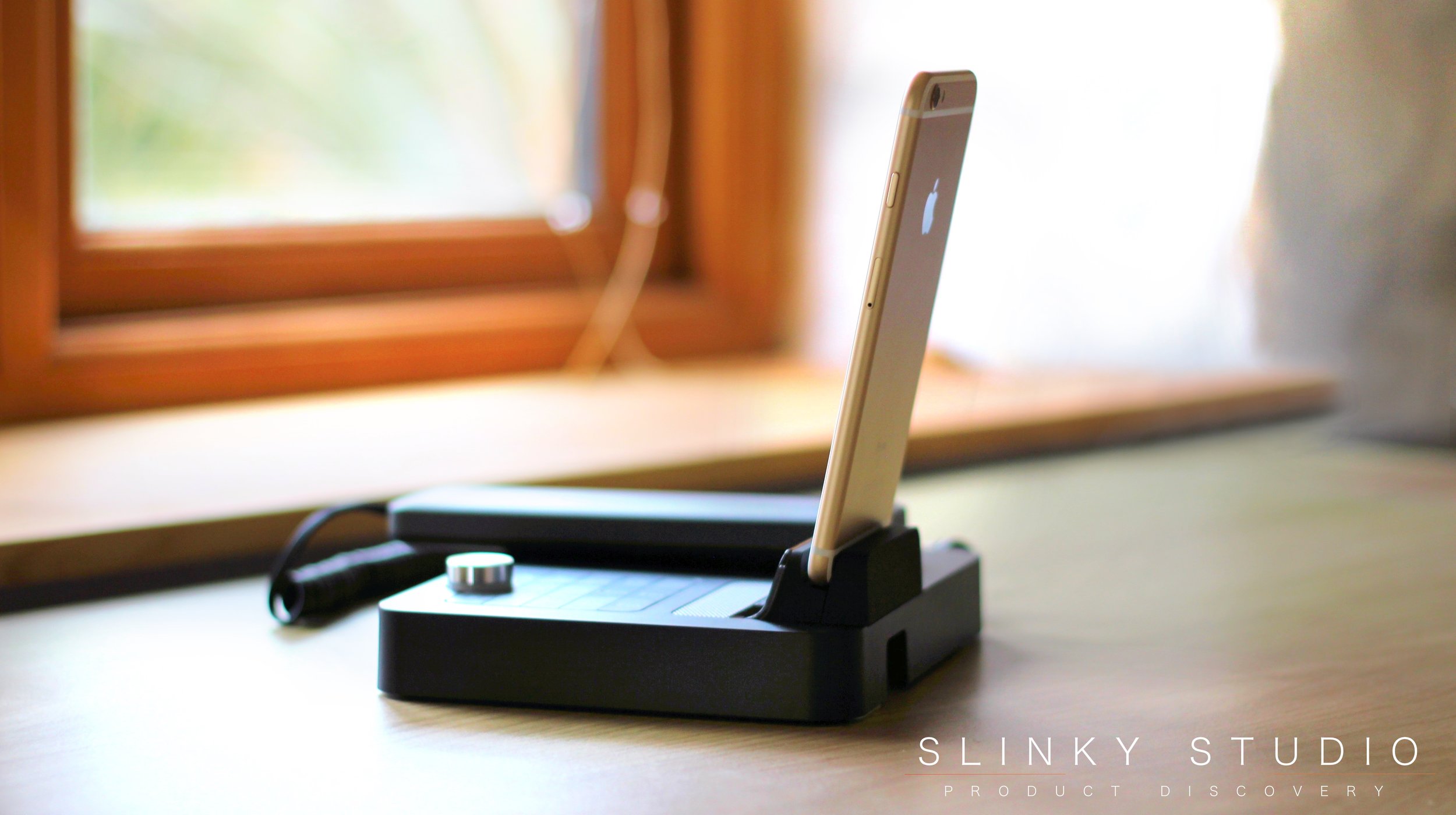 Invoxia NVX 200 Desk Phone Side View.jpg