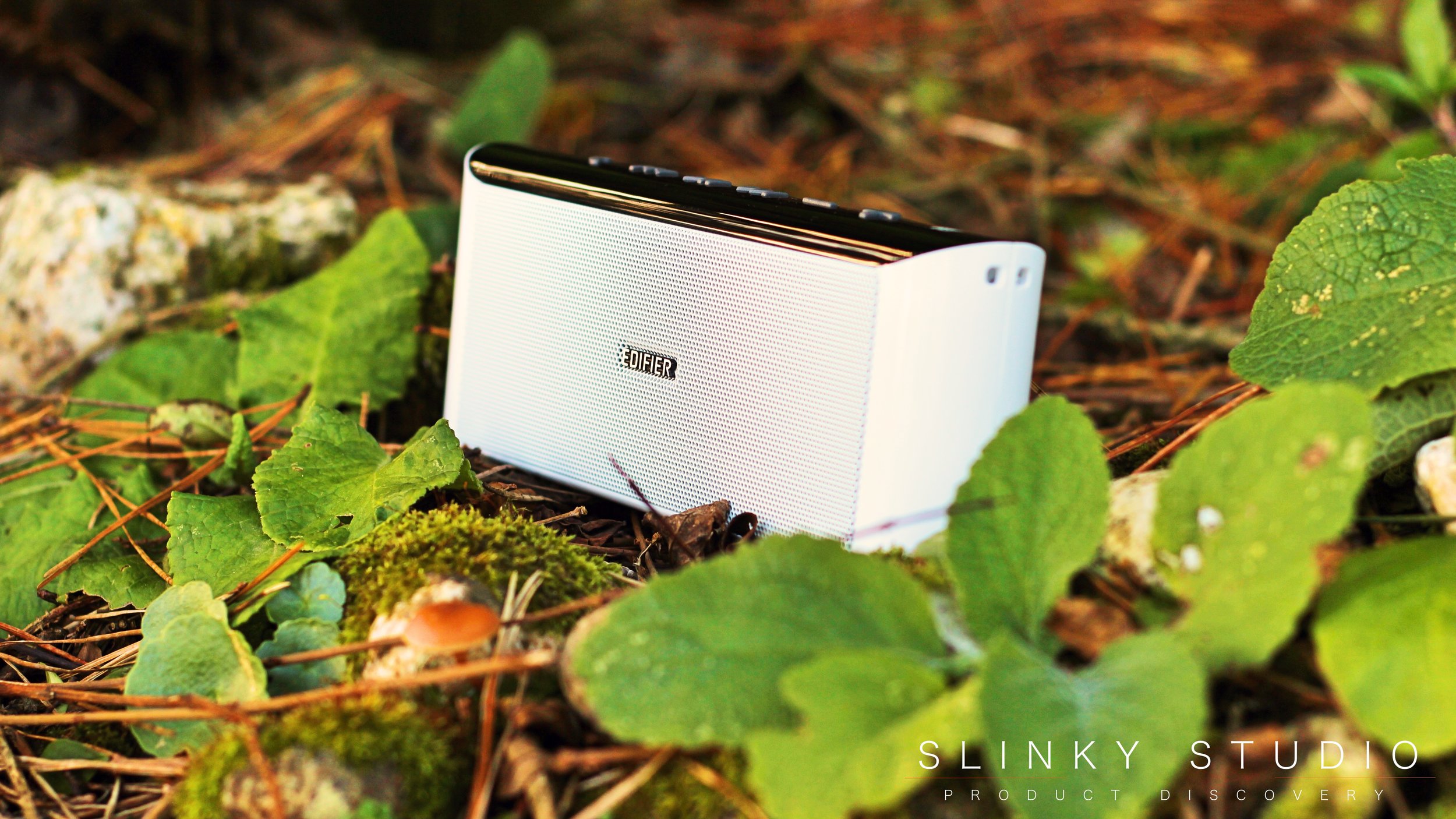 Edifier MP233 Speaker White Outdoors.jpg