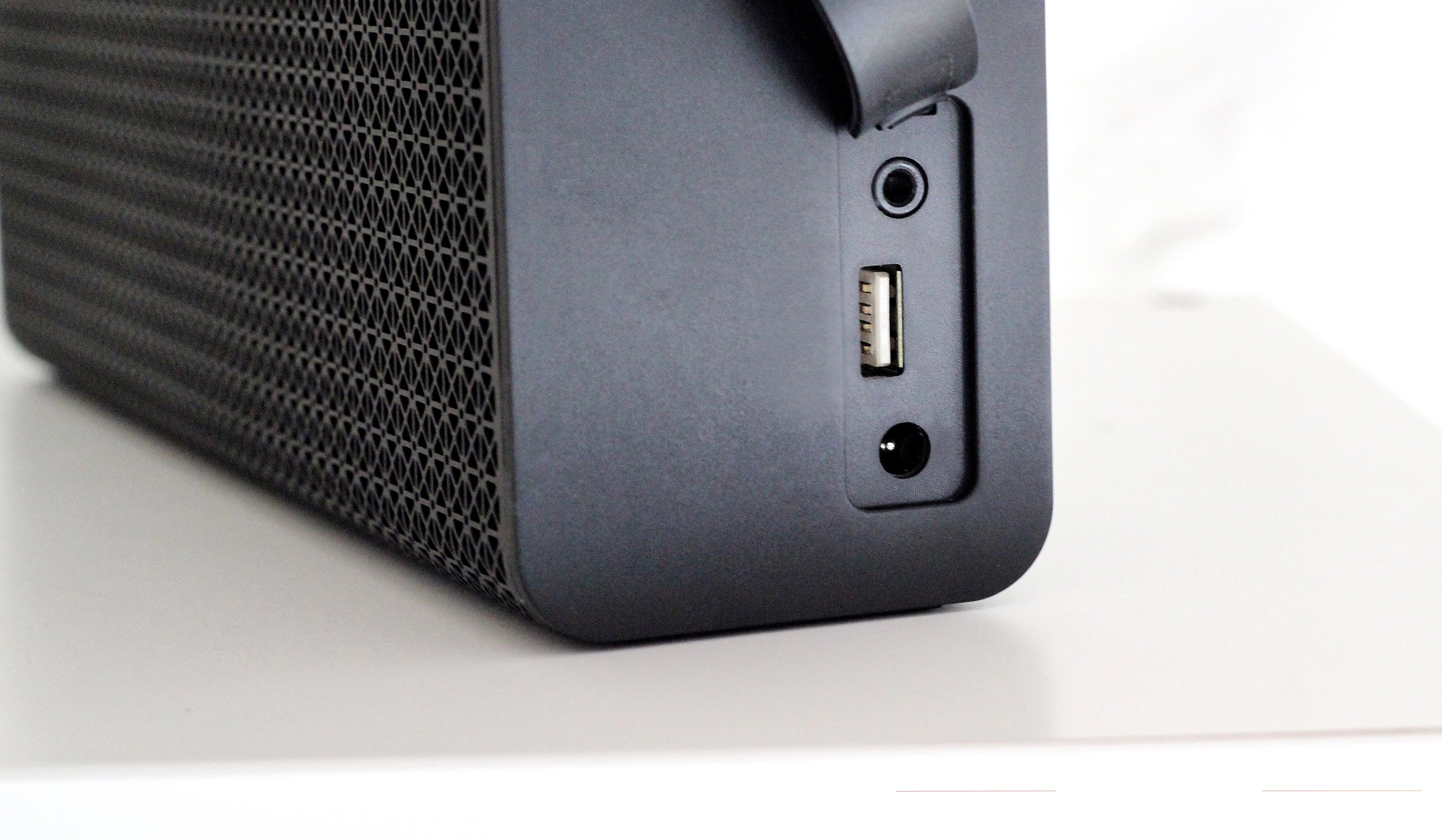 Edifier Rave MP700 Speaker Ports .jpg