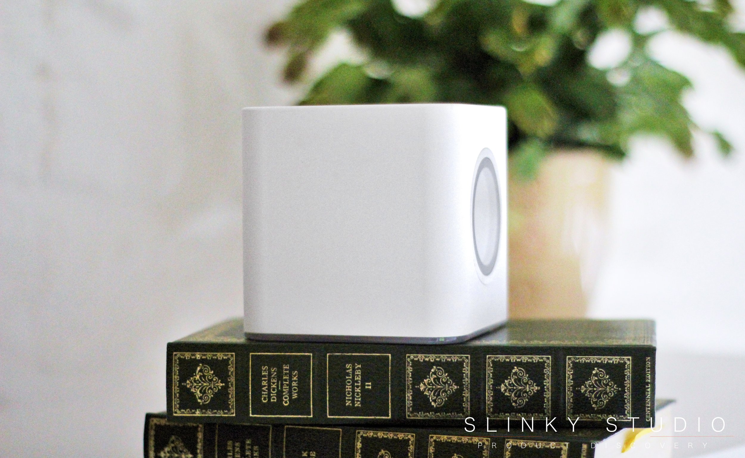 Ubiquiti AmpliFi HD Mesh Wi-Fi System Side View.jpg