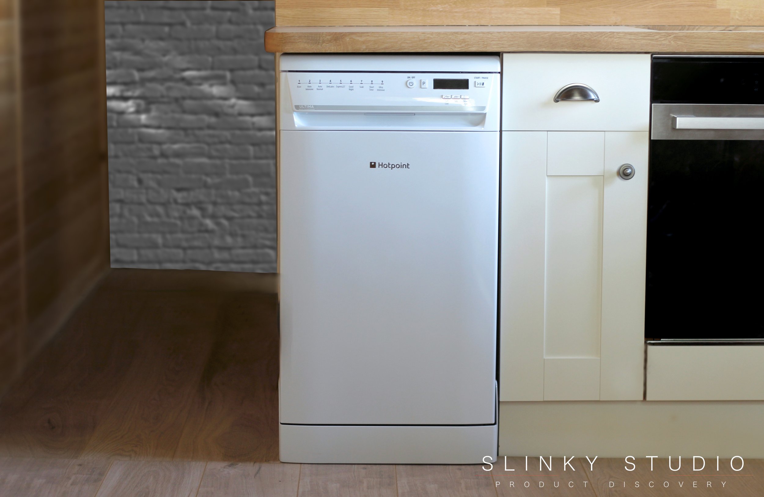 Hotpoint Ultima Slimline Dishwasher White Full View.jpg