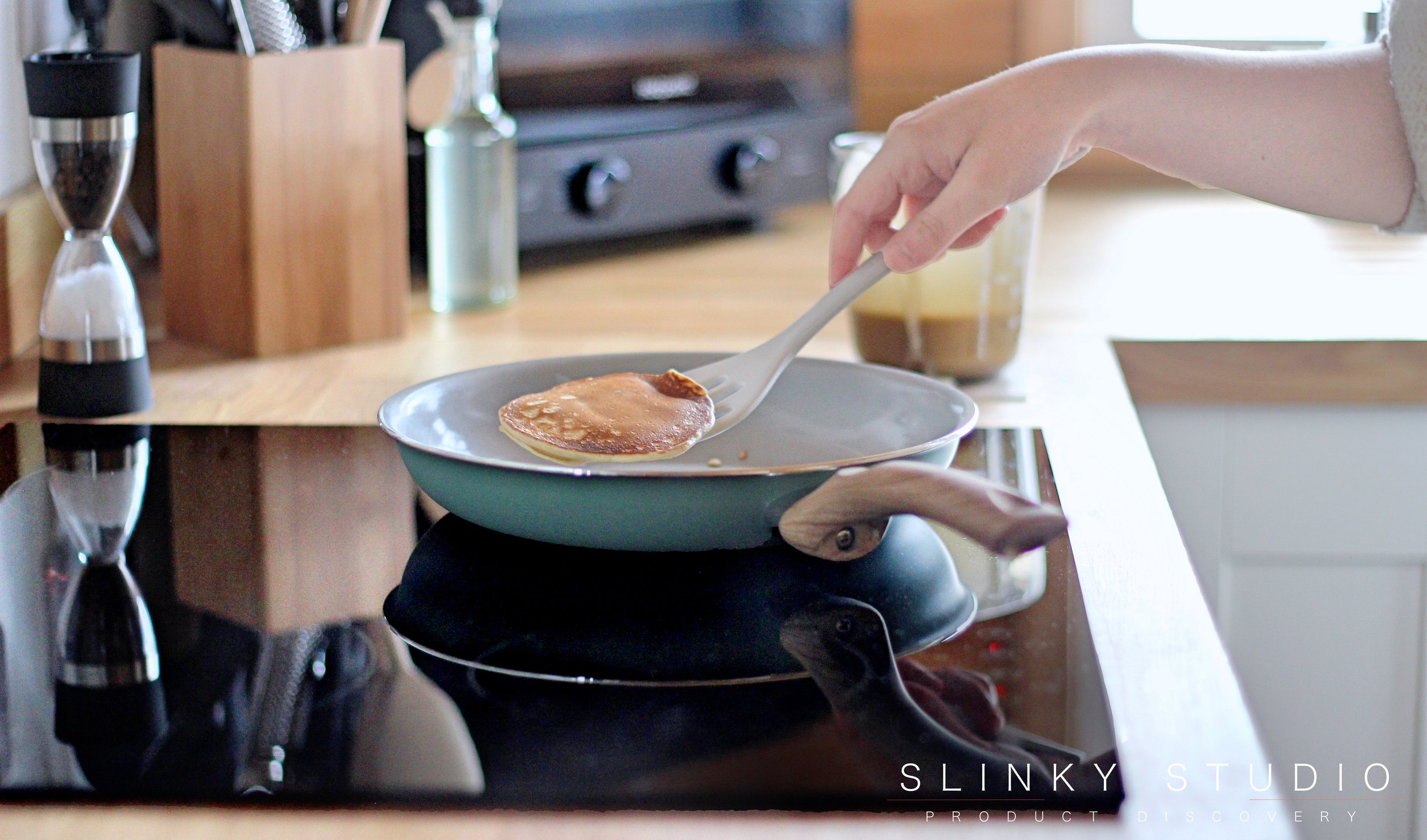 Indesit Aria VID 641 B C Induction Hob Flipping Pancake.jpg