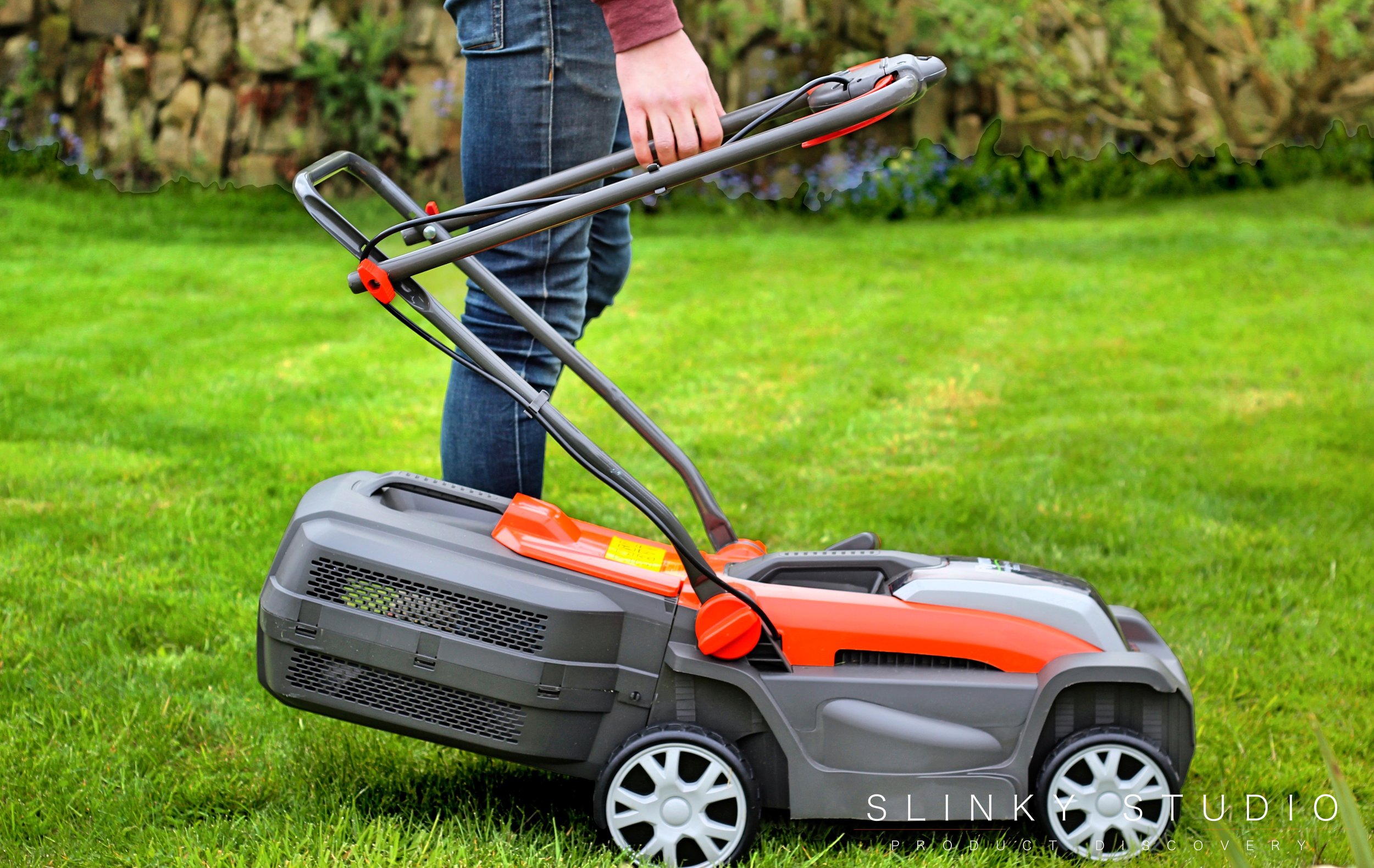 Flymo Mighti-Mo Cordless Lawnmower Handle Folding.jpg