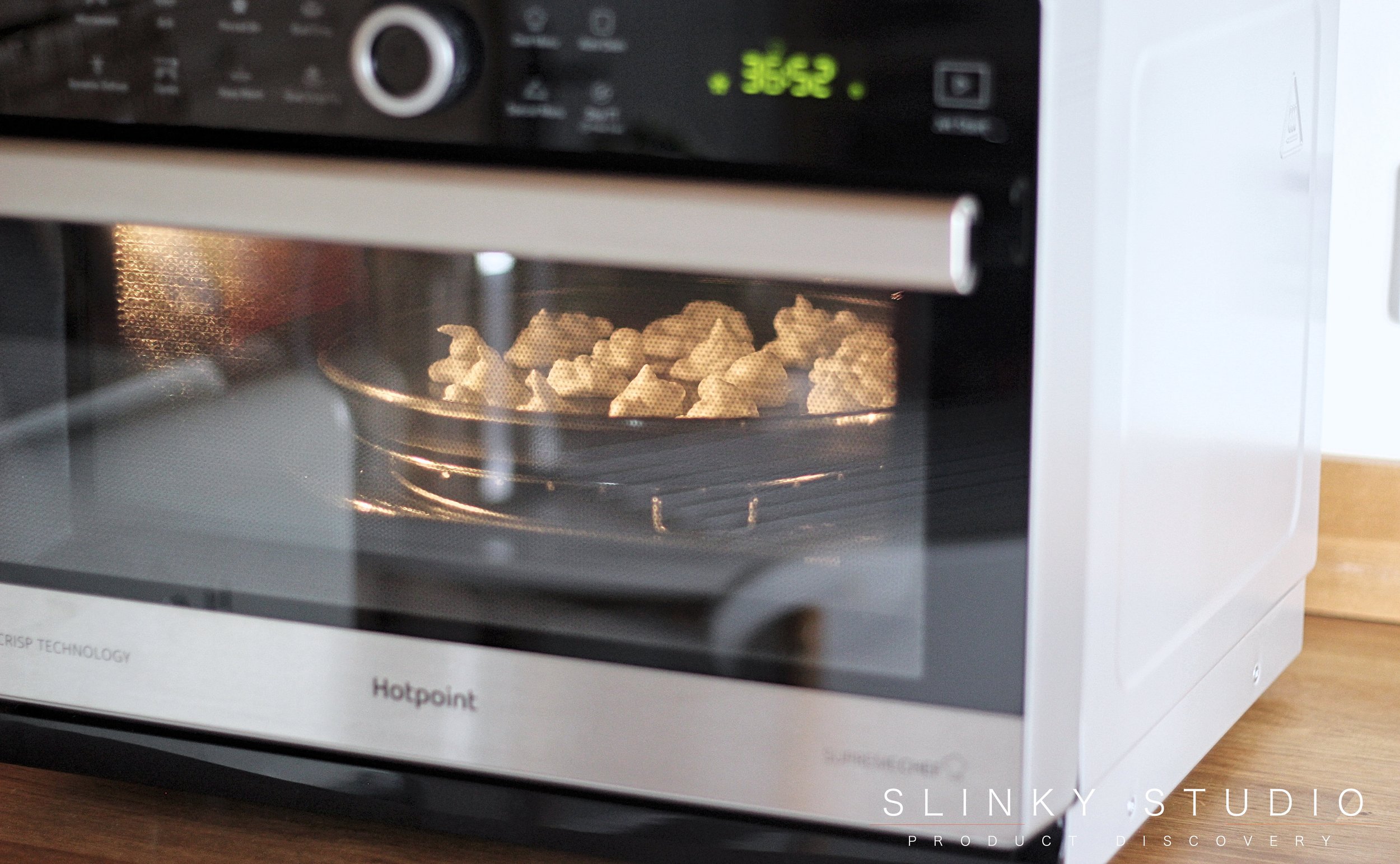 Hotpoint MWH 338 SX Supreme Chef Microwave Meringues Cooked.jpg