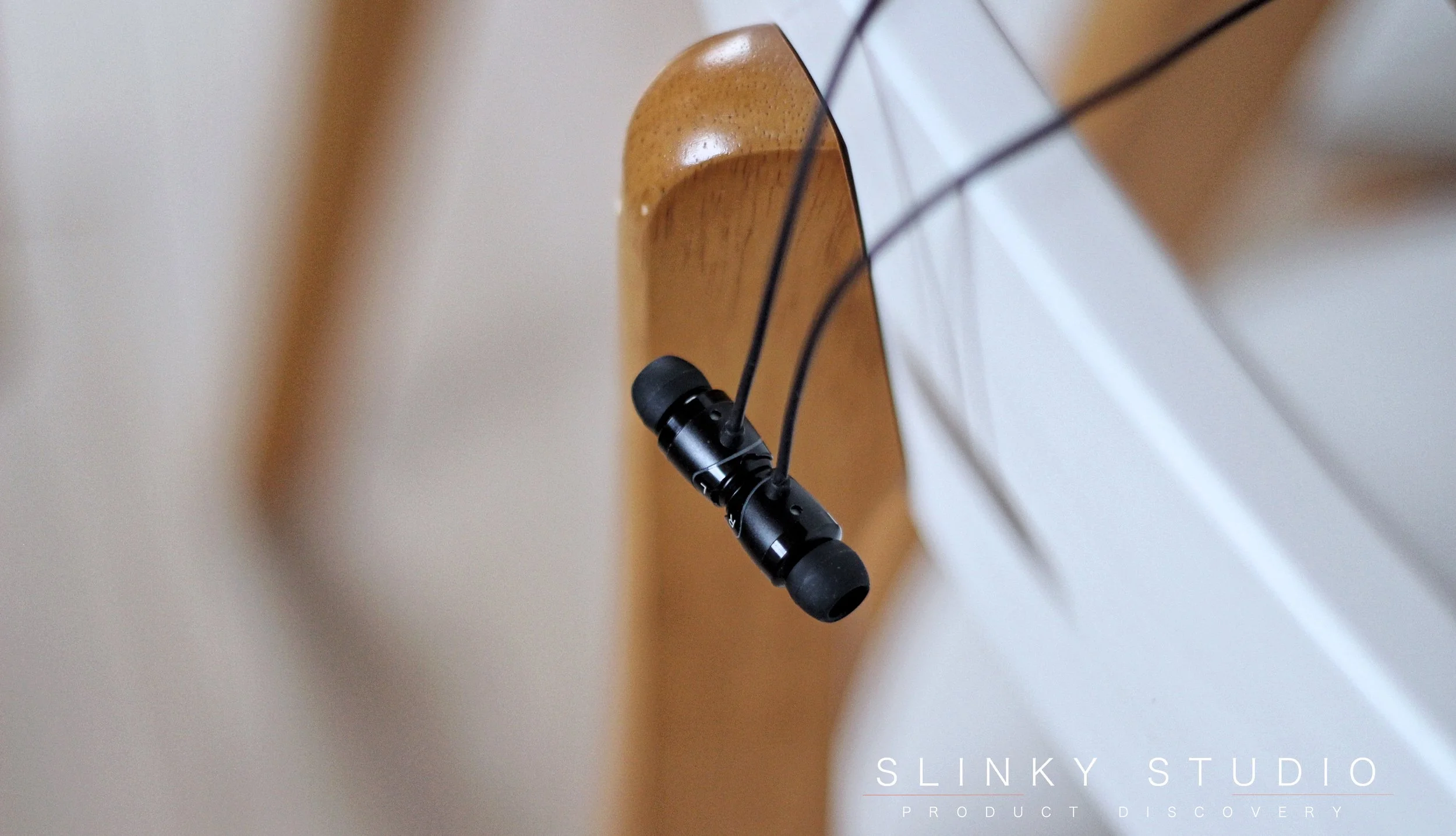 SoundMAGIC E11BT Earphones Magnetic.jpg