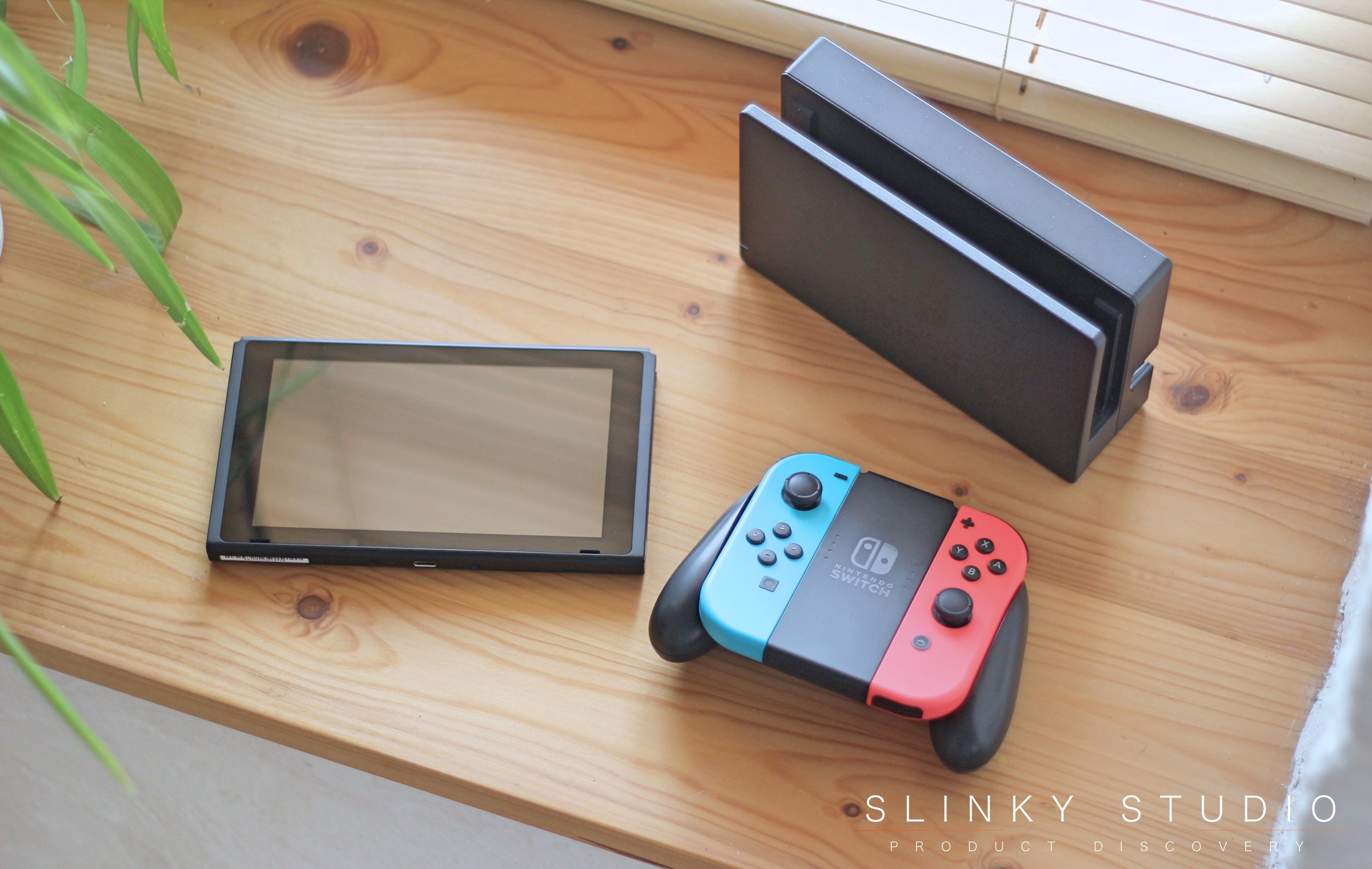 Nintendo Switch Dock, Tablet Screen & Joy Con Grip.jpg